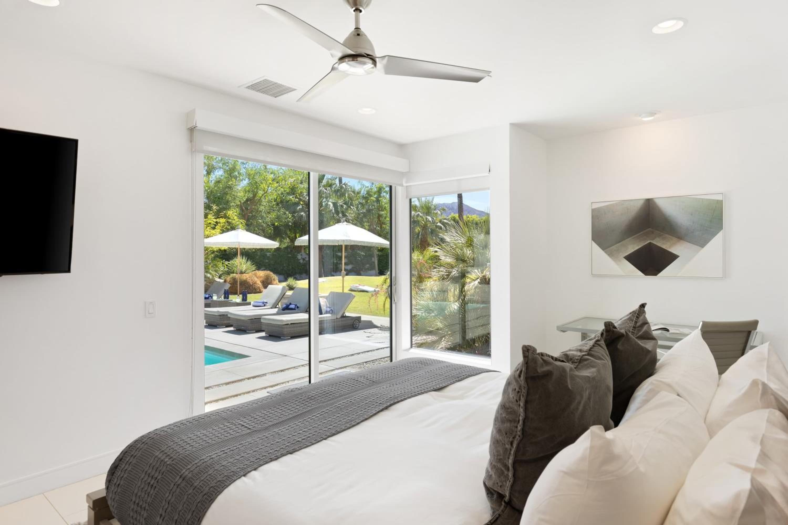 Sleeps 28 Bocce Ball Pool EV Charger Near Coachella Polo Villas Paradise
