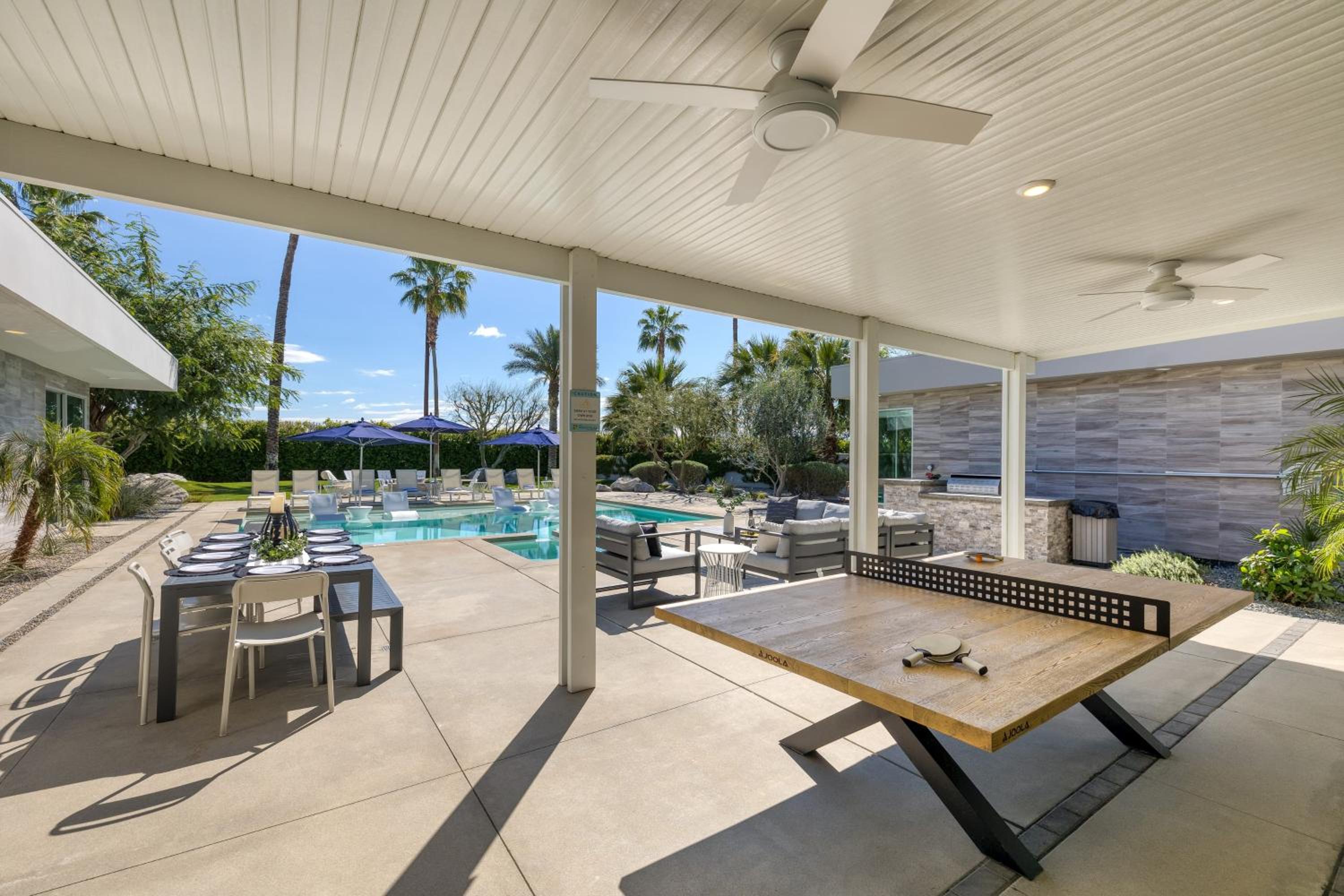 Sleeps 28 Bocce Ball Pool EV Charger Near Coachella Polo Villas Paradise