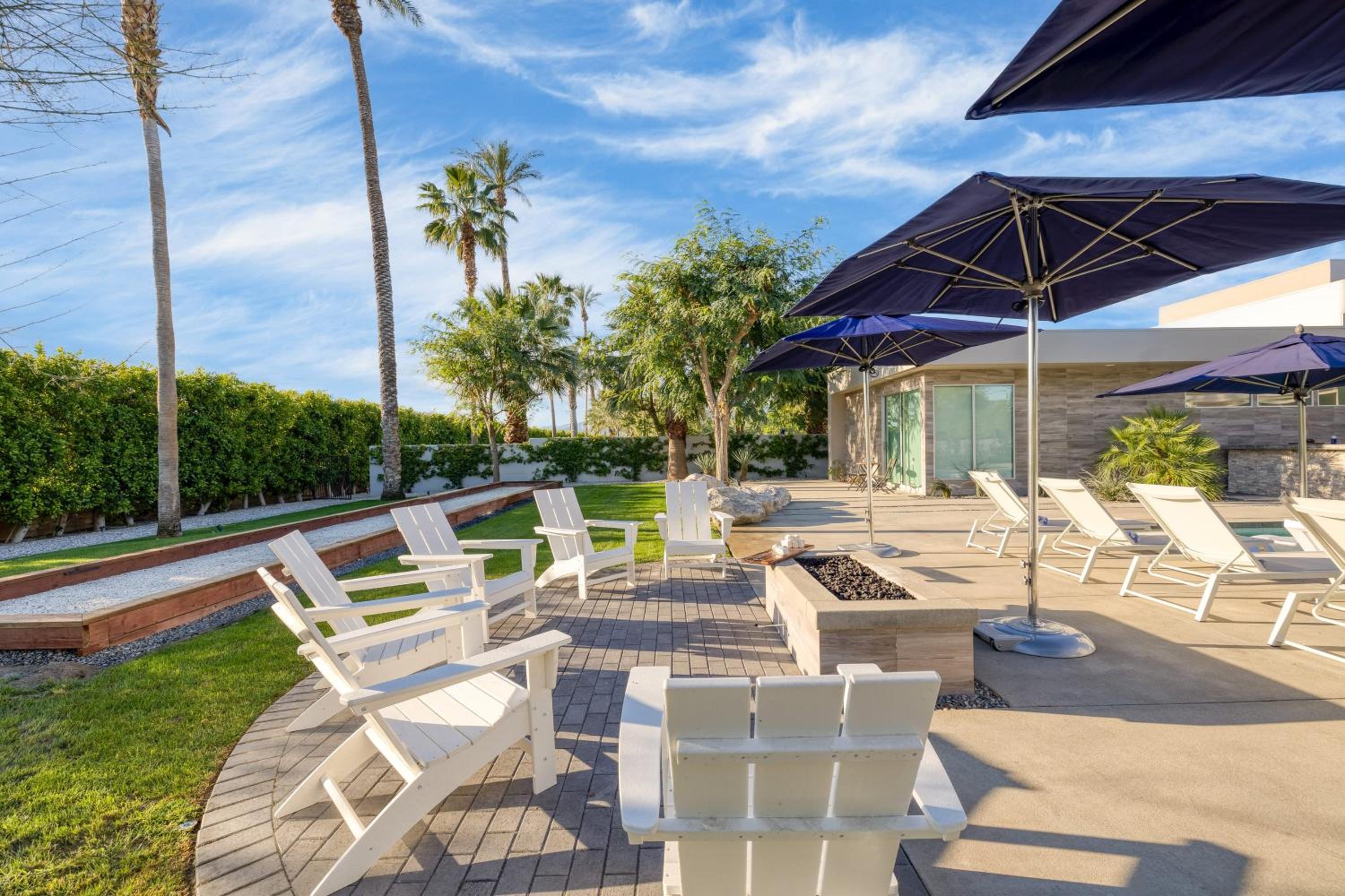 Sleeps 28 Bocce Ball Pool EV Charger Near Coachella Polo Villas Paradise