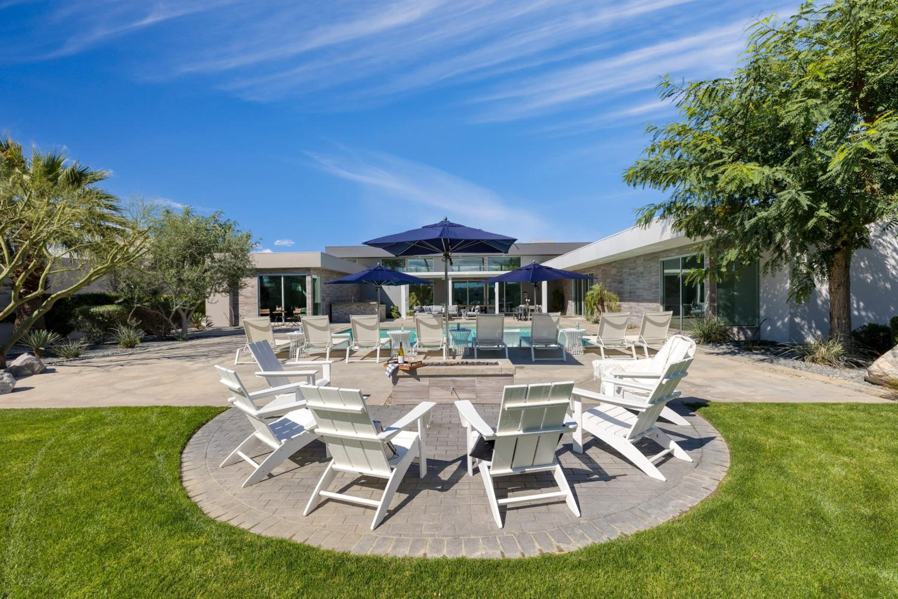 Sleeps 28 Bocce Ball Pool EV Charger Near Coachella Polo Villas Paradise