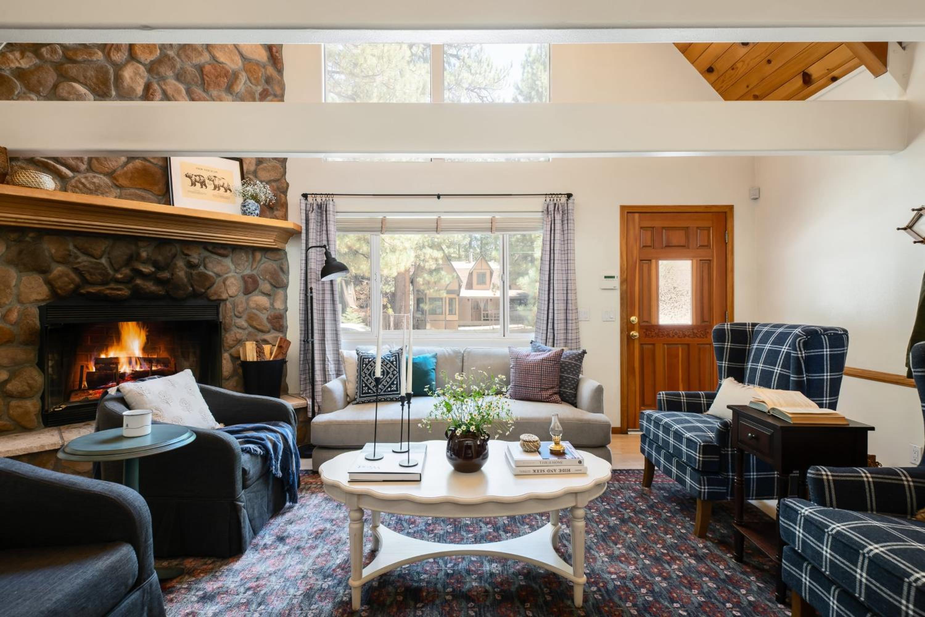 Hartwood by AvantStay Cozy Big Bear Abode w Spacious Deck Stone Fireplace
