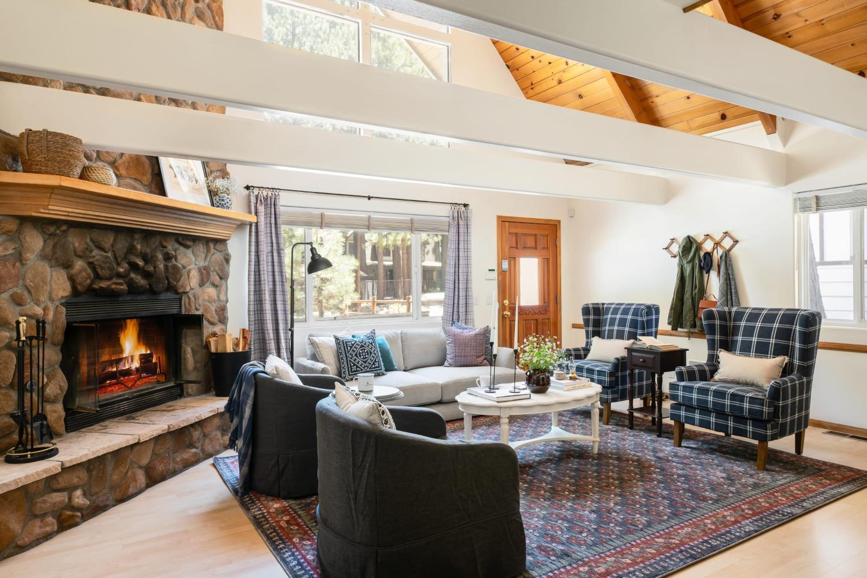 Hartwood by AvantStay Cozy Big Bear Abode w Spacious Deck Stone Fireplace