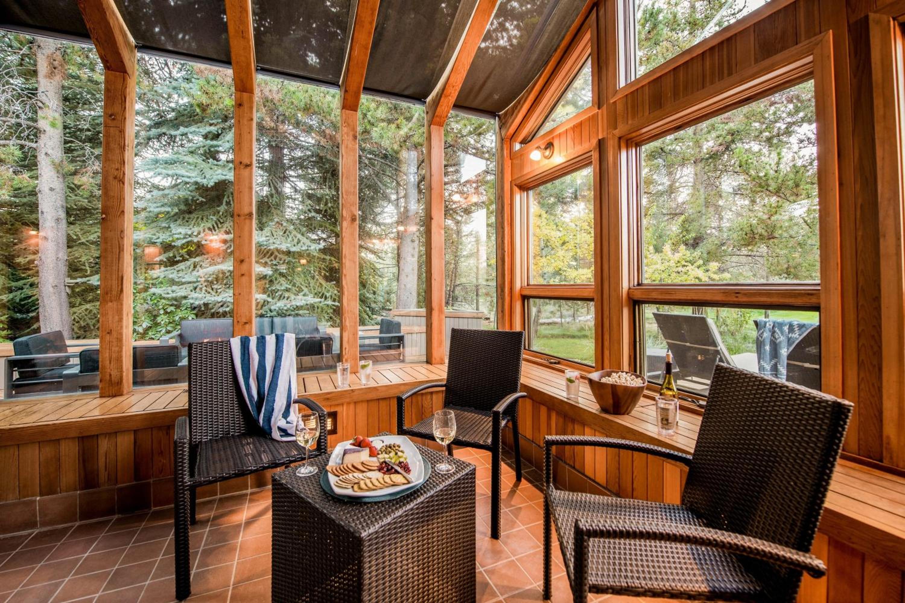 Sunriver by AvantStay Cozy Mountain Home w Indoor Pool and Hot Tub