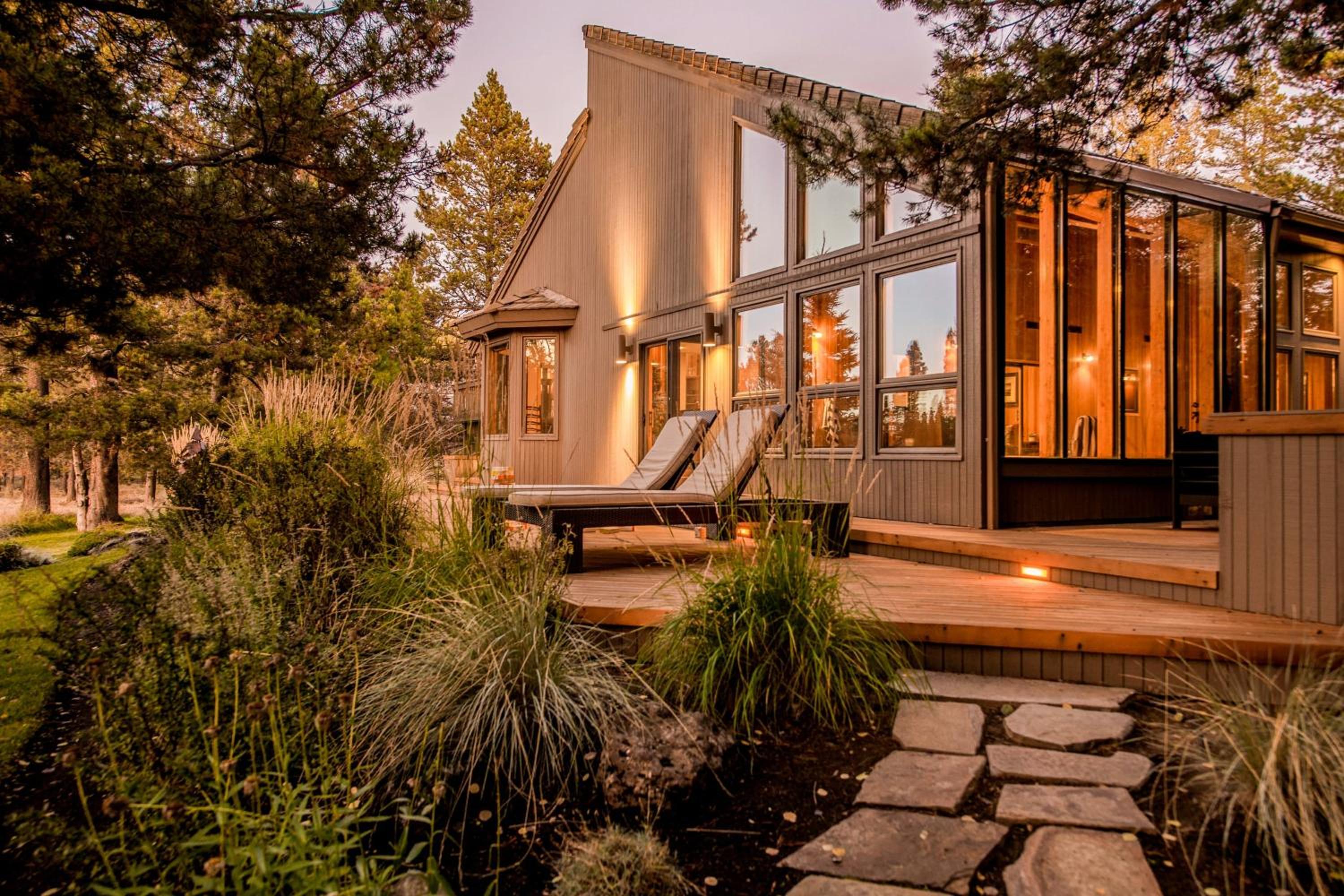 Sunriver by AvantStay Cozy Mountain Home w Indoor Pool and Hot Tub