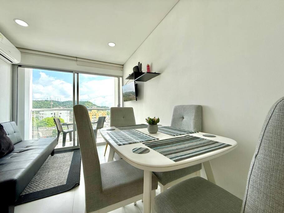 Beautiful Condo 3hab Near Old City Beach & Airport