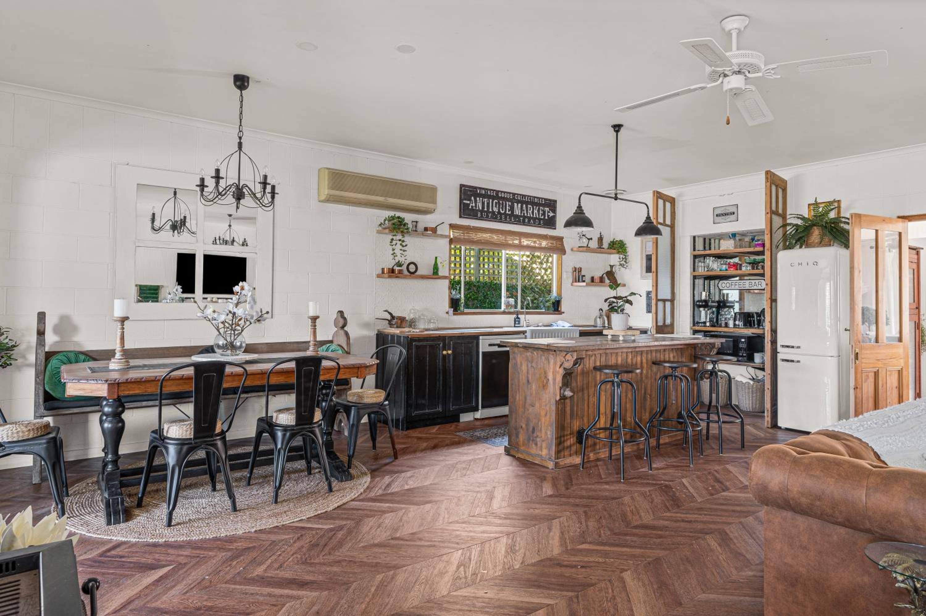 Palm Tree Cottage - Aldinga Beach - C21 SouthCoast Holidays