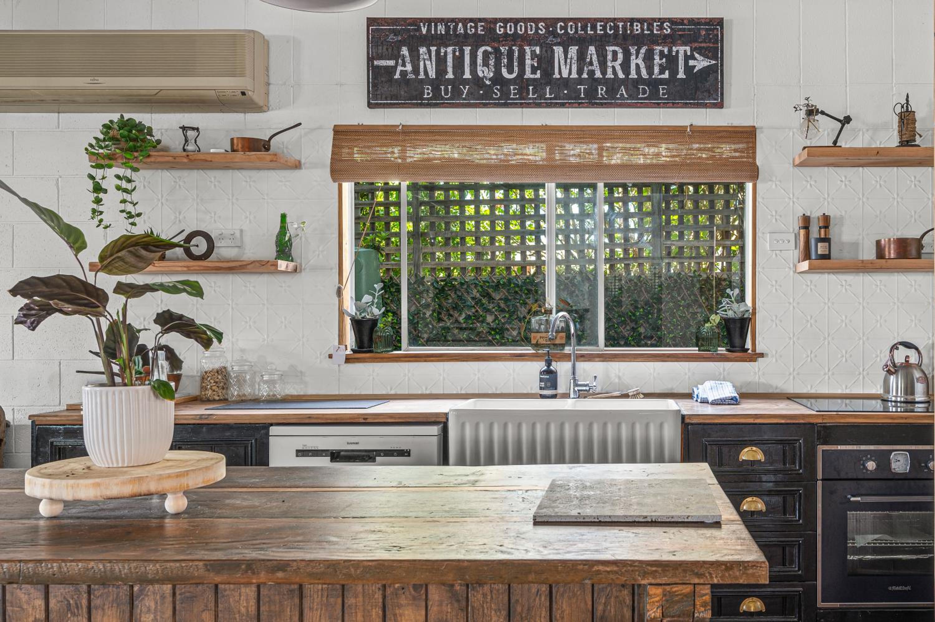 Palm Tree Cottage - Aldinga Beach - C21 SouthCoast Holidays
