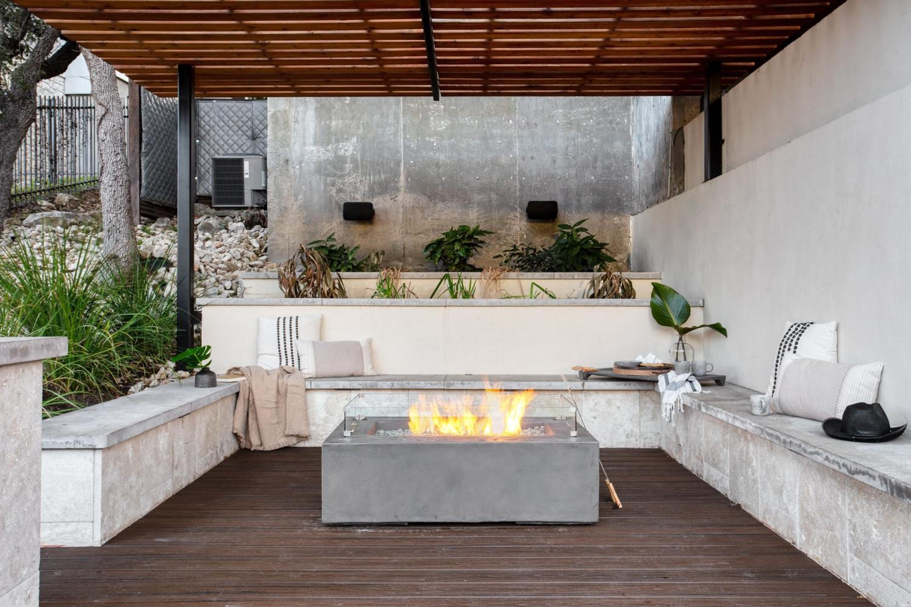 Luxurious stay w Lake View Pool Hot Tub Fire Pit Ping Pong Barton by AvantStay