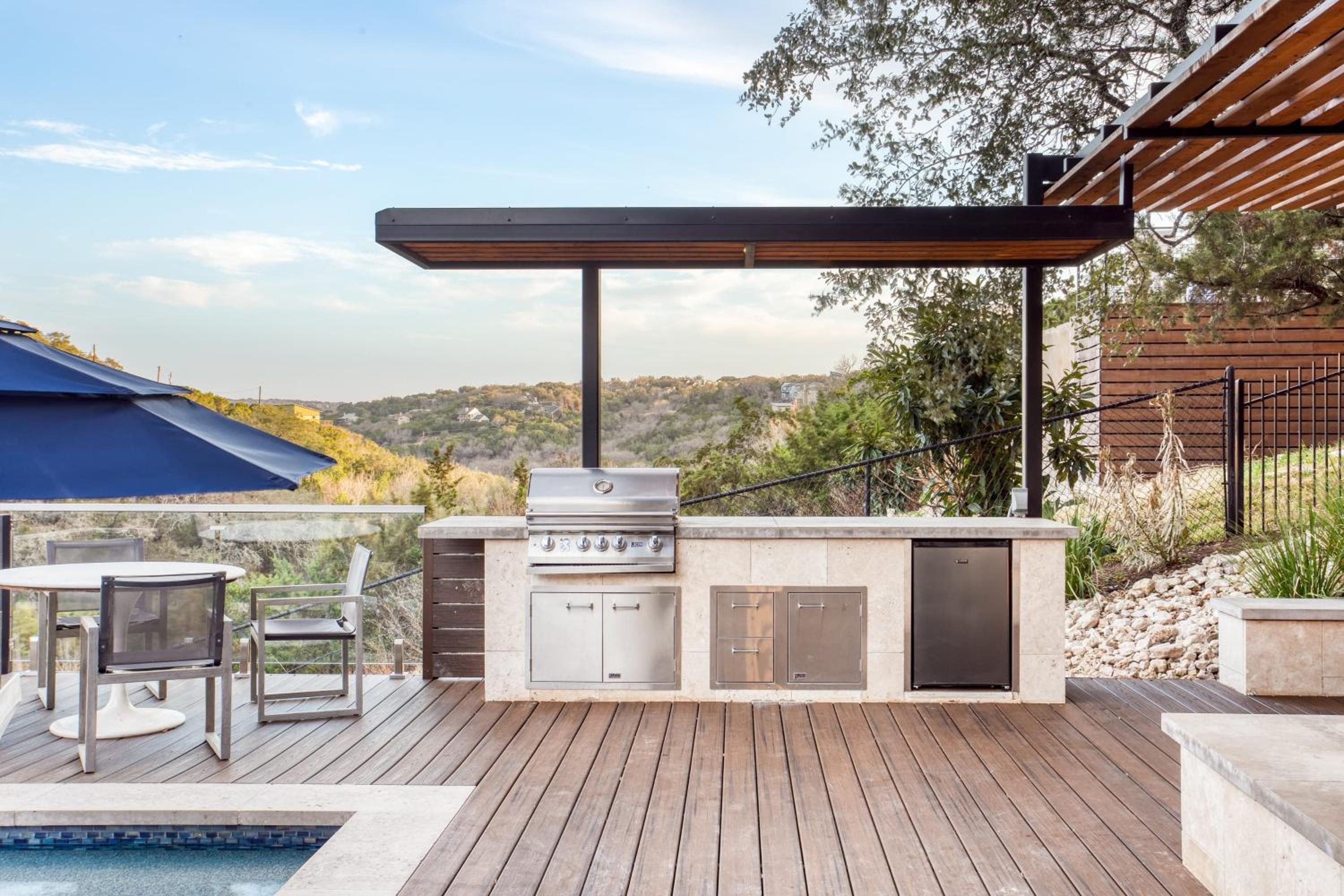 Luxurious stay w Lake View Pool Hot Tub Fire Pit Ping Pong Barton by AvantStay