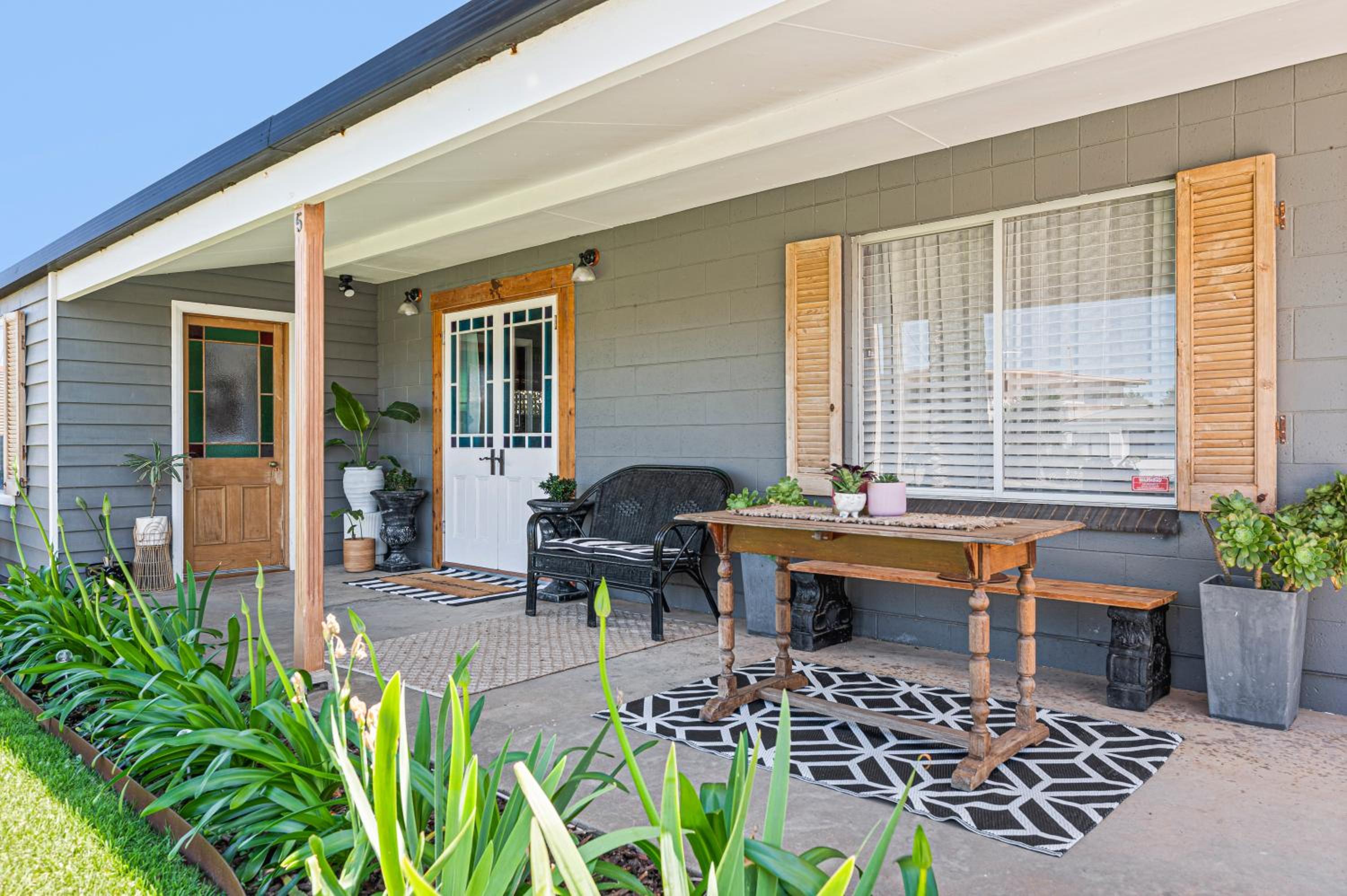 Palm Tree Cottage - Aldinga Beach - C21 SouthCoast Holidays
