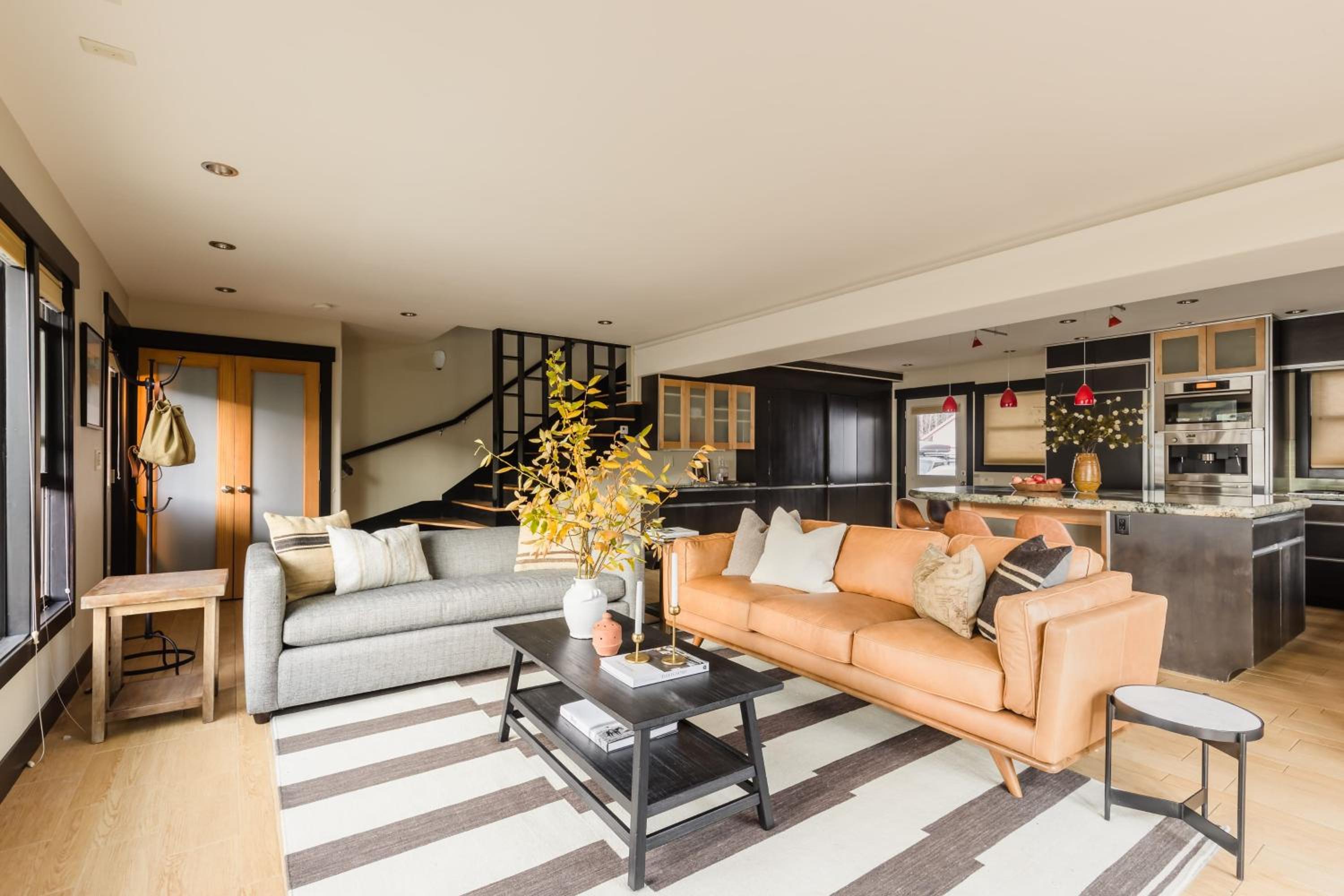 Paddington by AvantStay Cozy Chic Ski Lodge Mins from Mountain