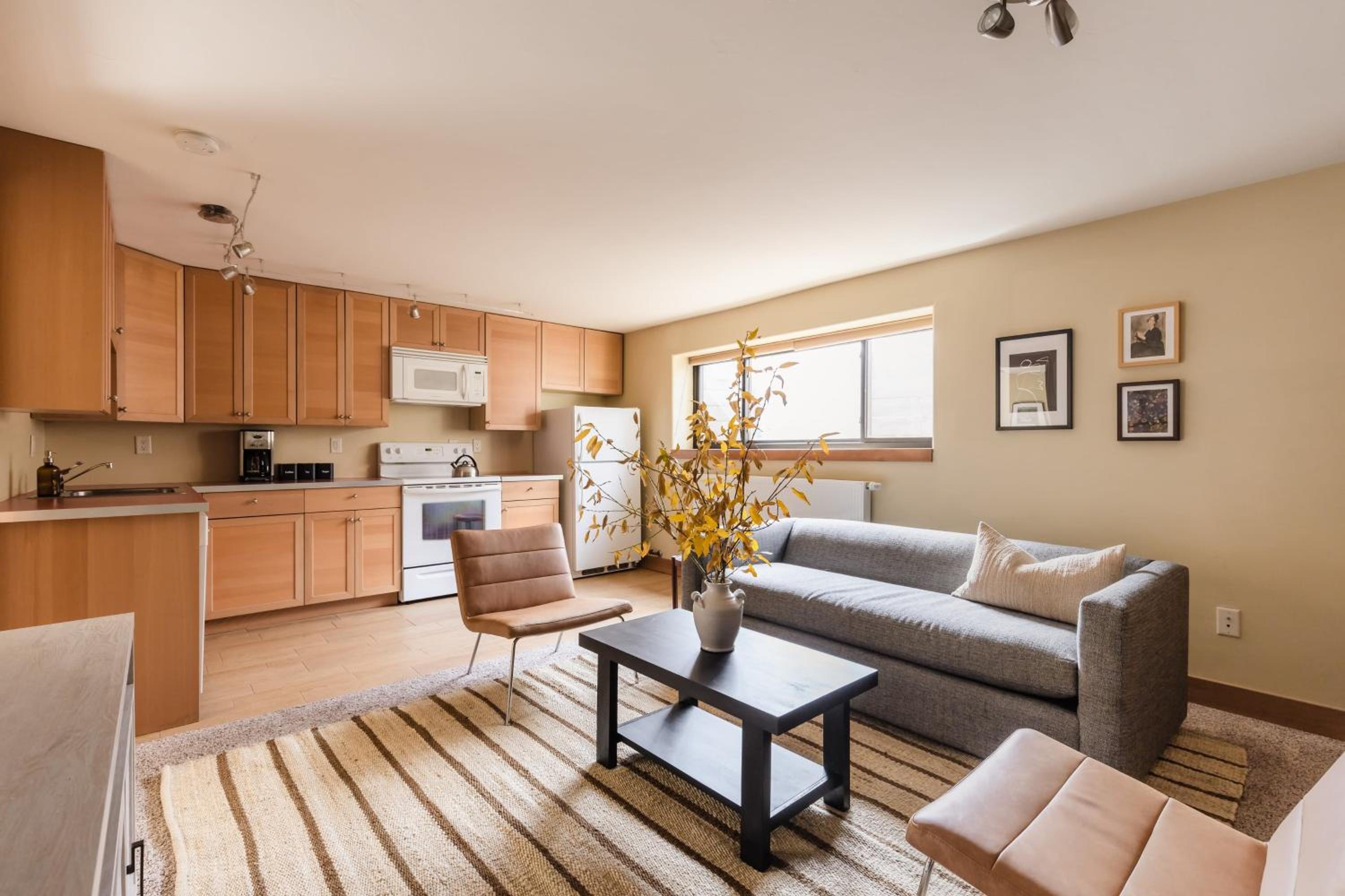 Paddington by AvantStay Cozy Chic Ski Lodge Mins from Mountain