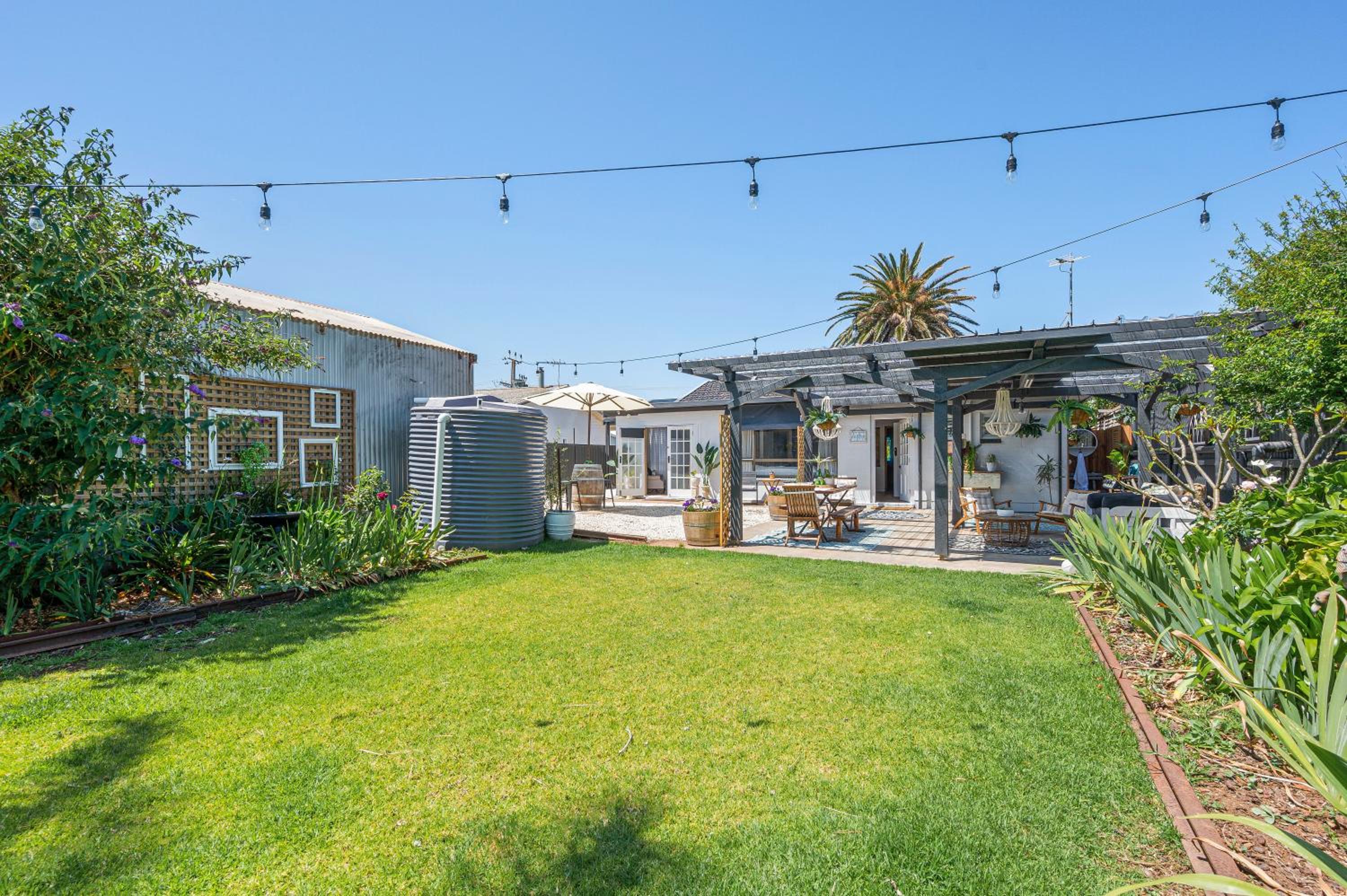 Palm Tree Cottage - Aldinga Beach - C21 SouthCoast Holidays