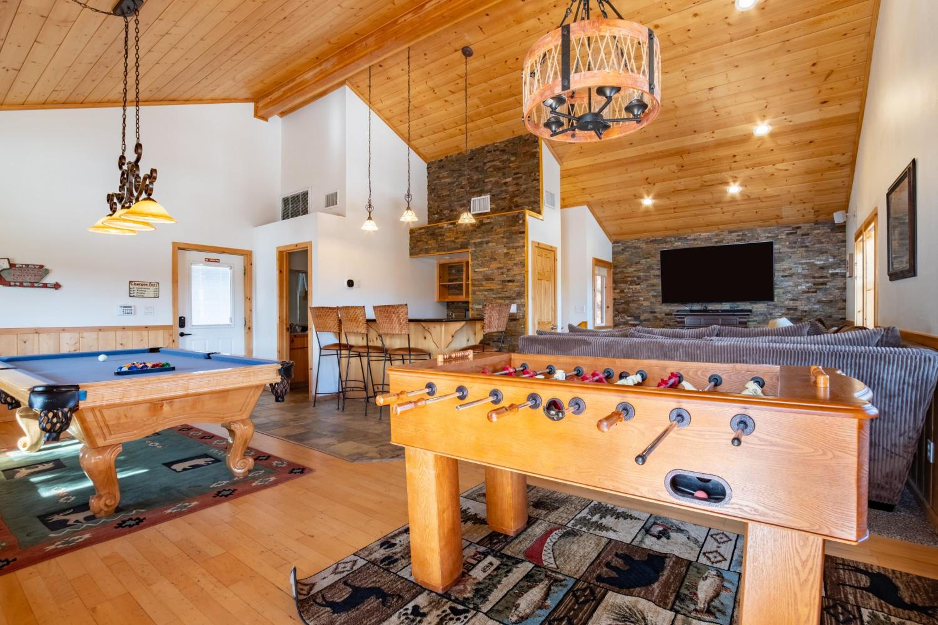 Gorgeous Ski In Ski Out Home w Game Room Hot Tub Clover by AvantStay