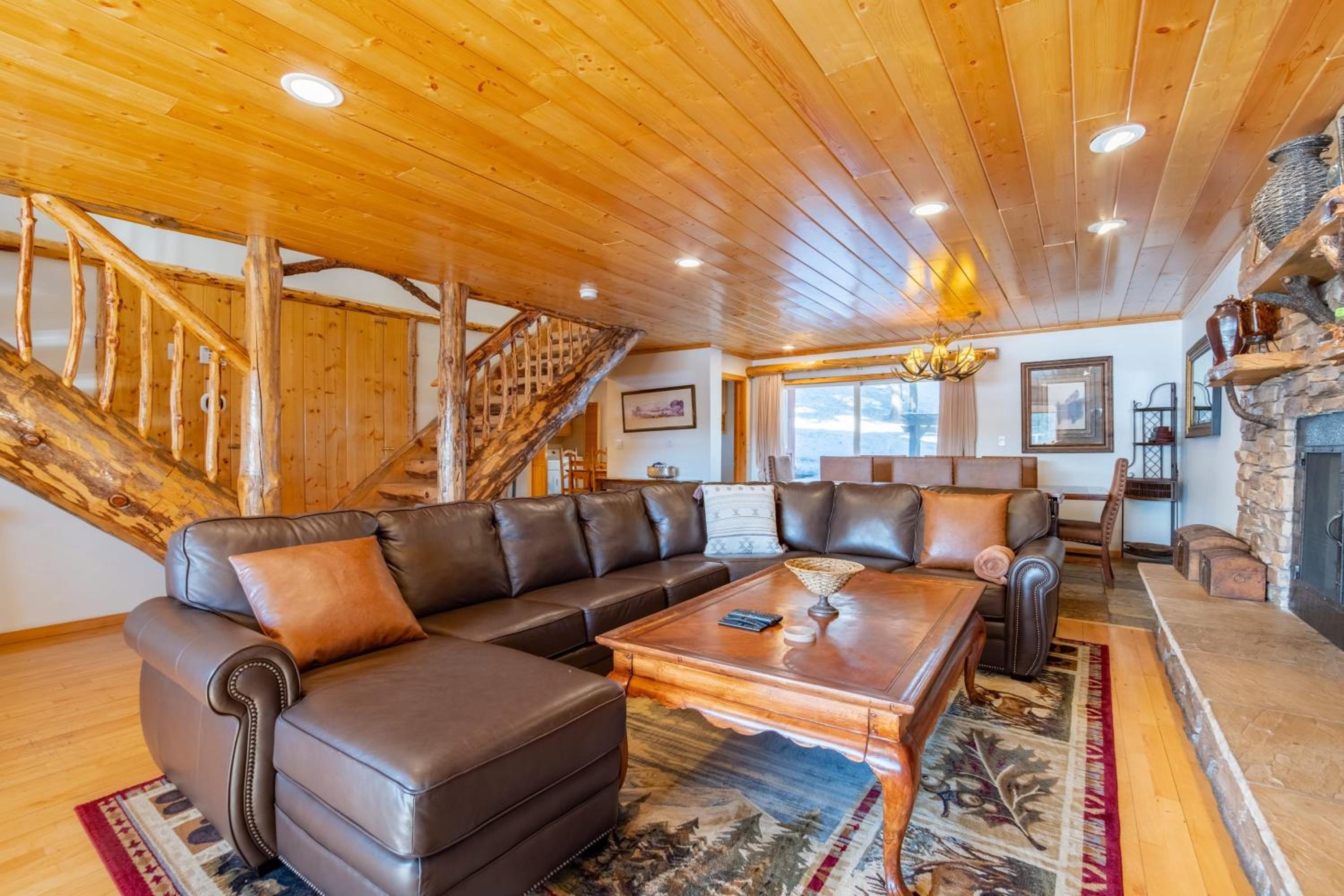 Gorgeous Ski In Ski Out Home w Game Room Hot Tub Clover by AvantStay