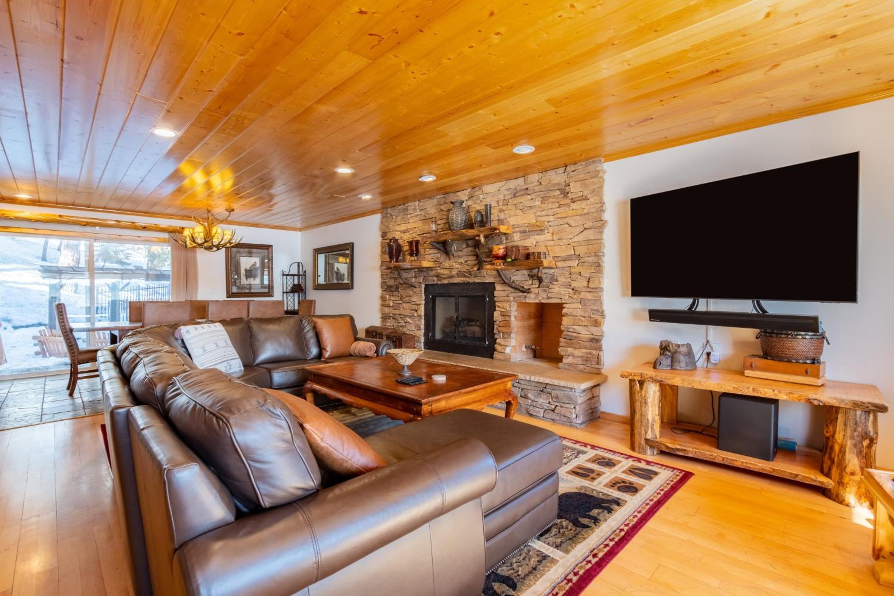 Gorgeous Ski In Ski Out Home w Game Room Hot Tub Clover by AvantStay