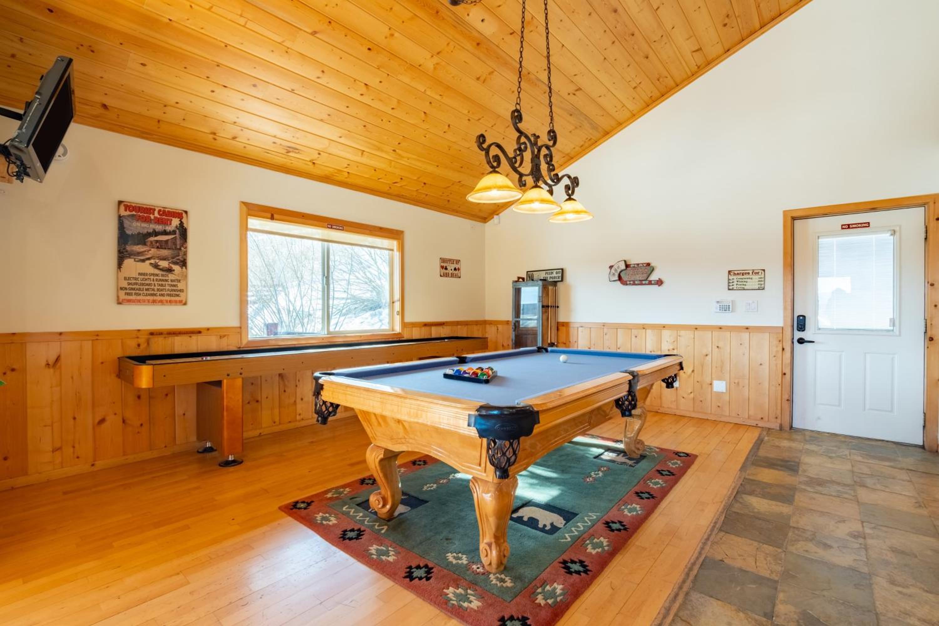 Gorgeous Ski In Ski Out Home w Game Room Hot Tub Clover by AvantStay