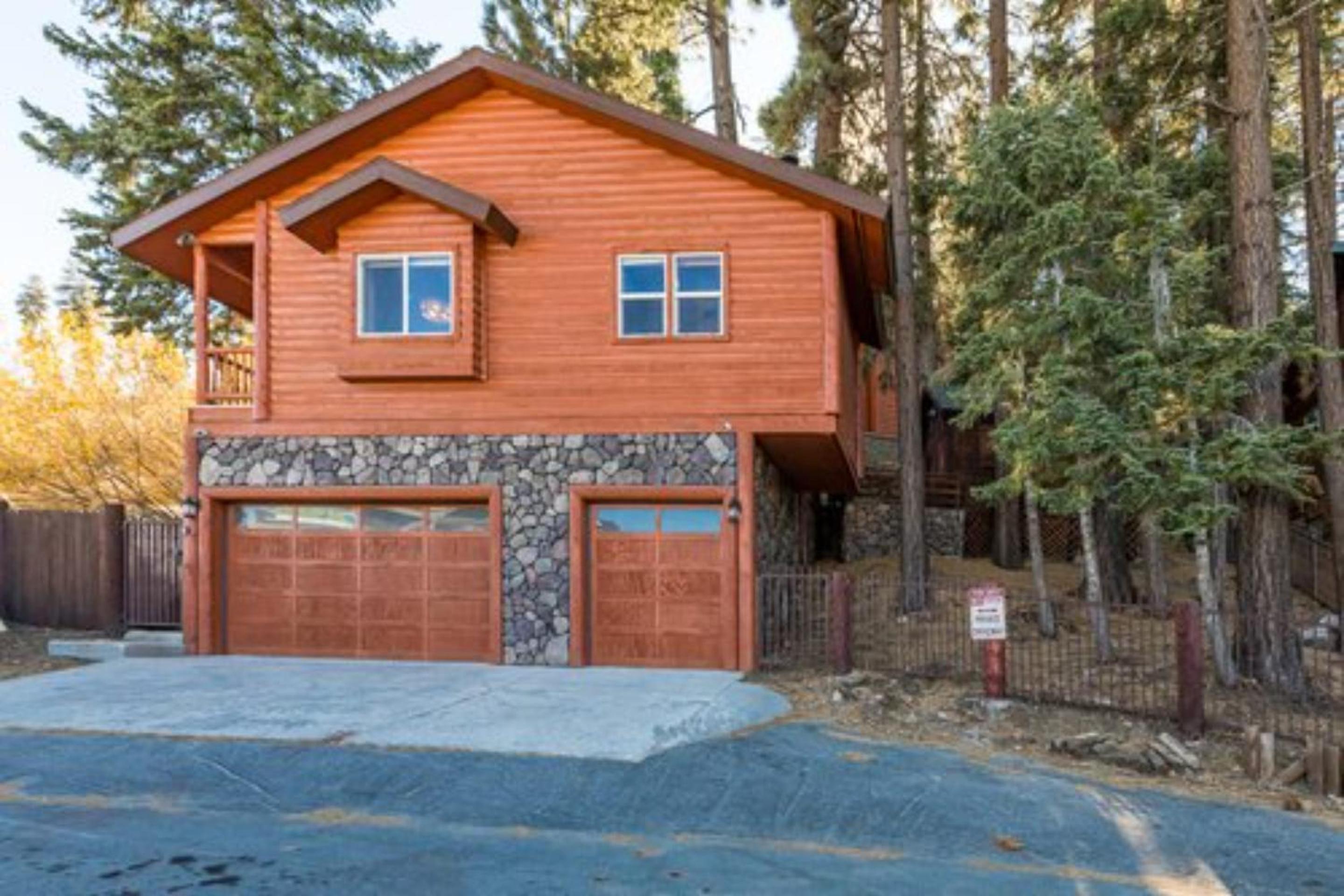 Gorgeous Ski In Ski Out Home w Game Room Hot Tub Clover by AvantStay