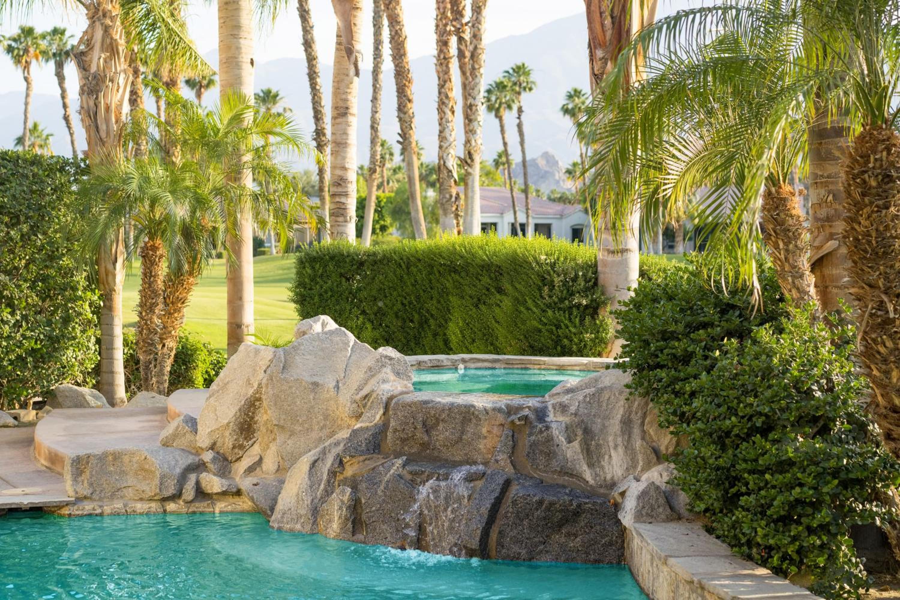 Spacious 5BR Desert Oasis: Pool Hot Tub Fire Pit PGA West Golf Course