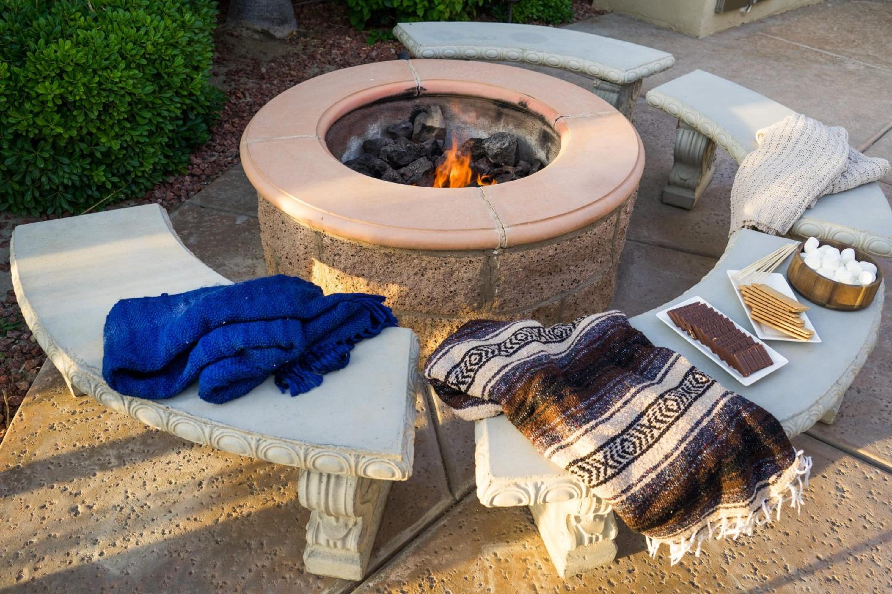Spacious 5BR Desert Oasis: Pool Hot Tub Fire Pit PGA West Golf Course