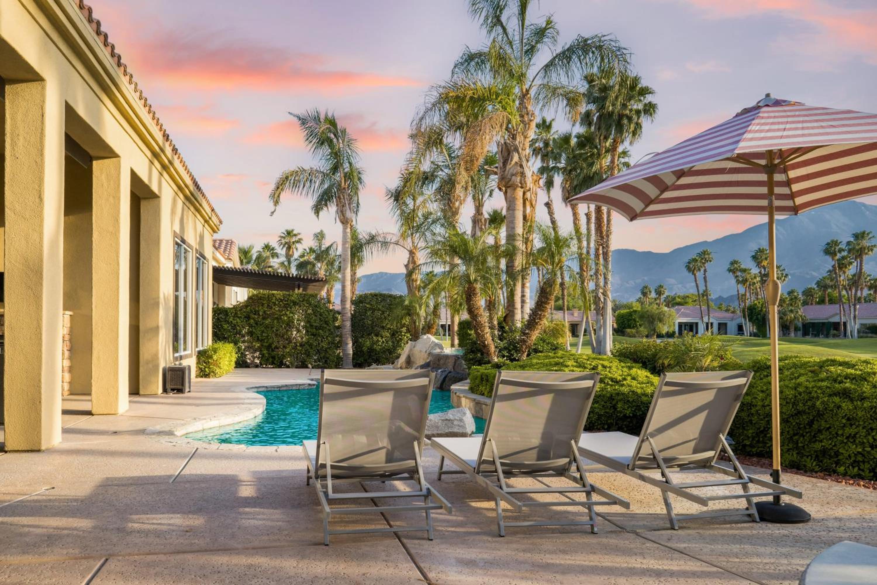 Spacious 5BR Desert Oasis: Pool Hot Tub Fire Pit PGA West Golf Course