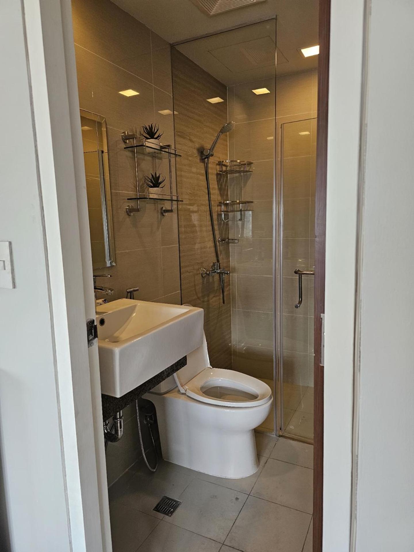 Stylish and Spacious Studio Unit in Makati with Fast Wi-Fi