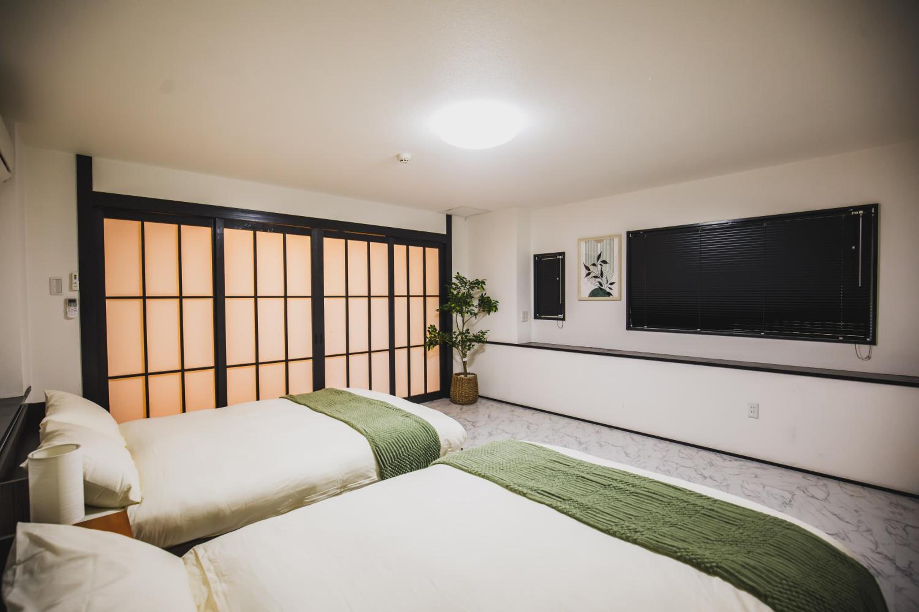 R Residence 天下茶屋 IV