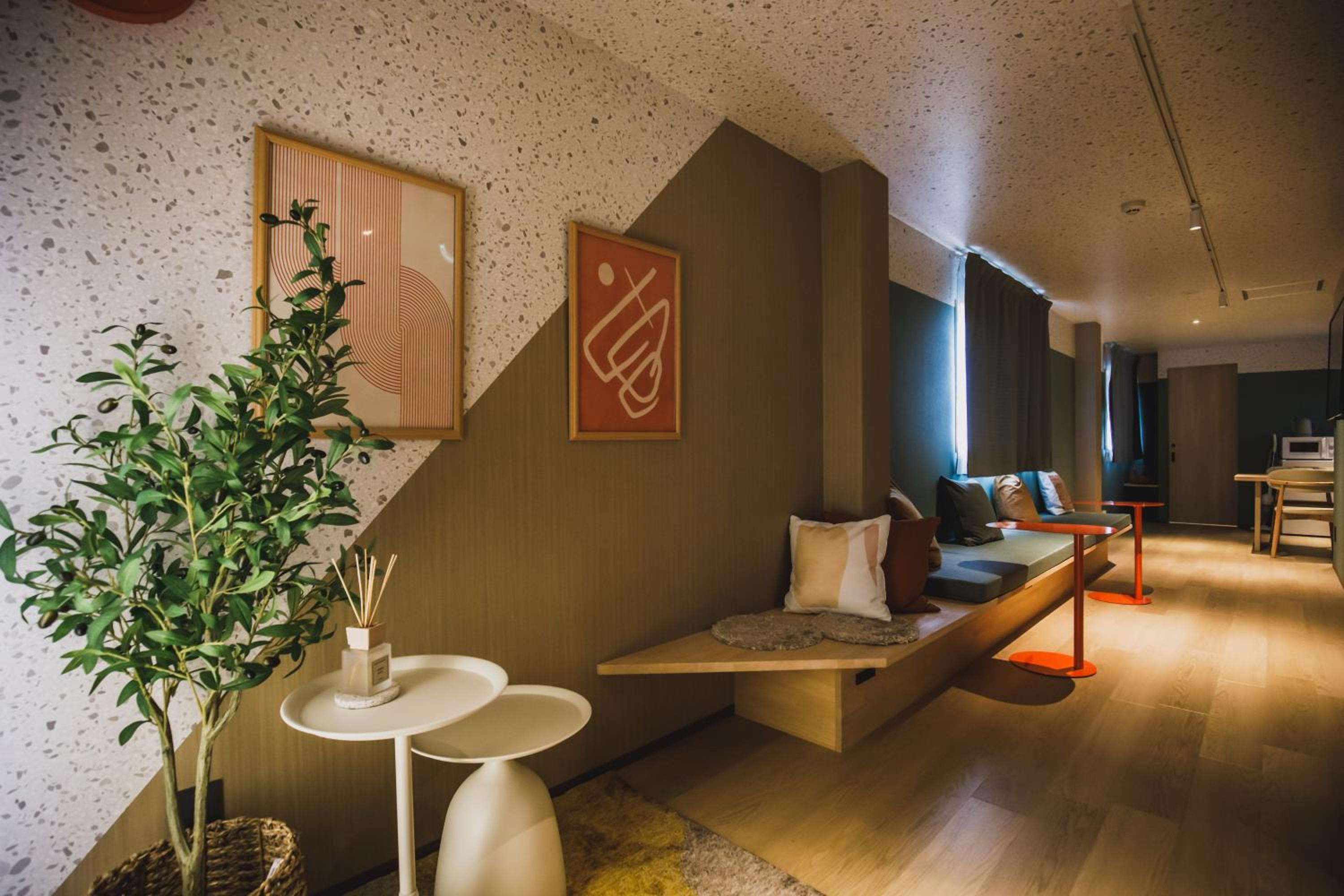 R Residence 天下茶屋 IV