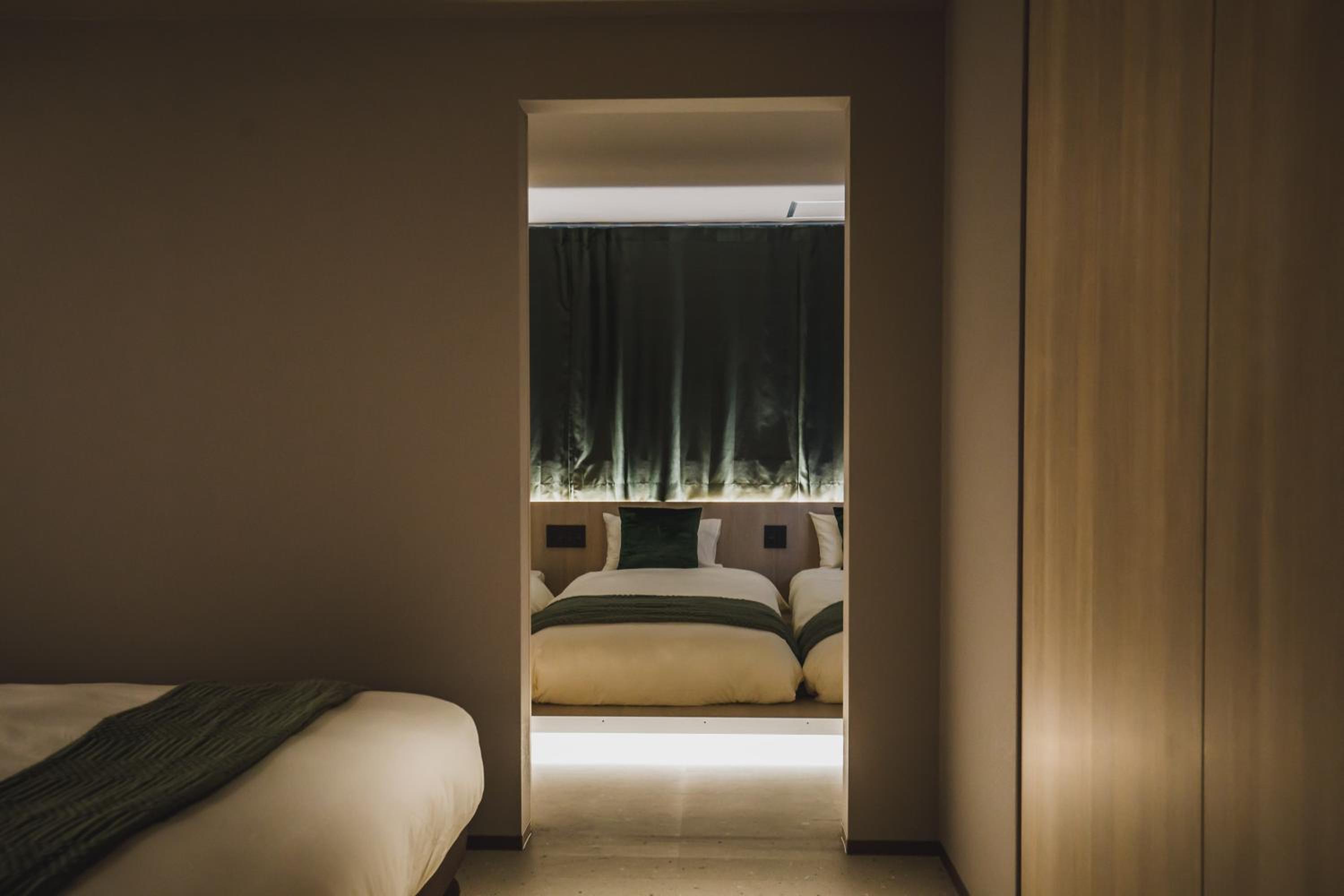 R Residence 天下茶屋 IV