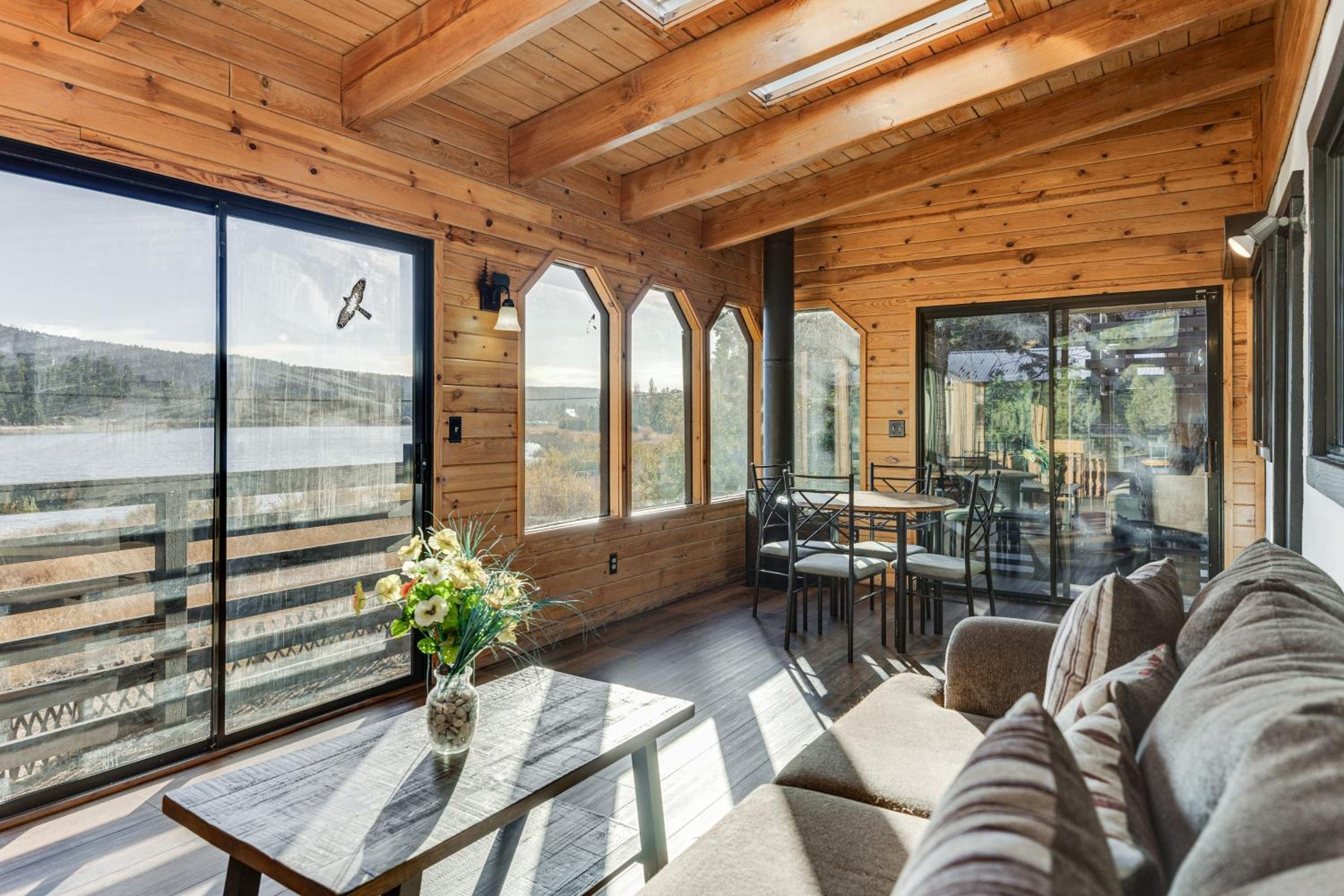 Viewtopia by AvantStay Lakefront Views Hot Tub