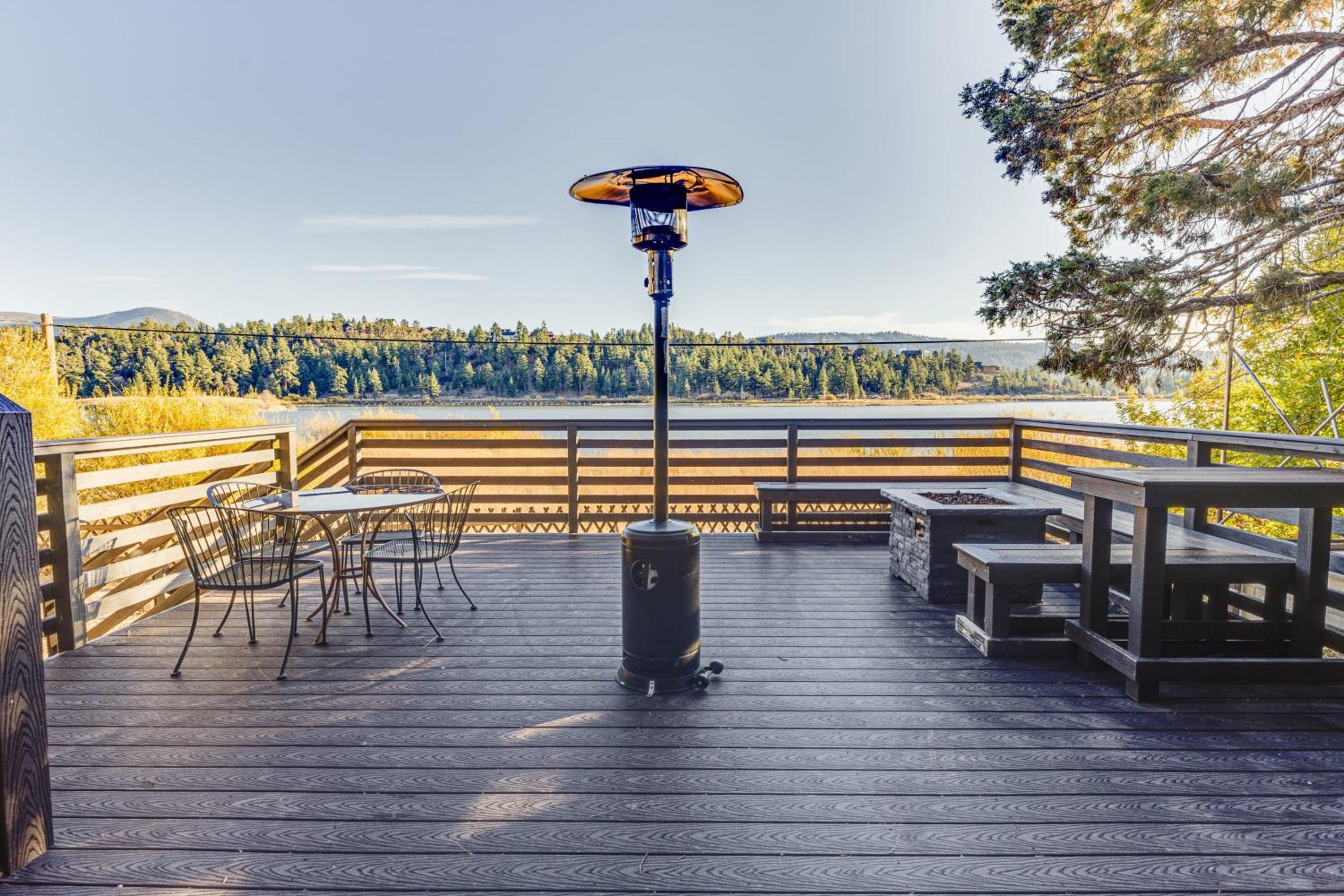 Viewtopia by AvantStay Lakefront Views Hot Tub