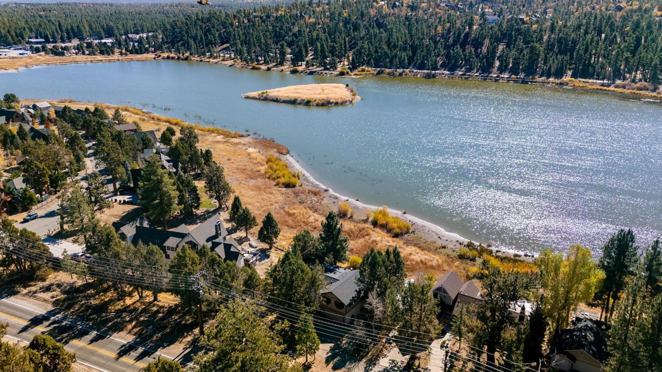 Viewtopia by AvantStay Lakefront Views Hot Tub
