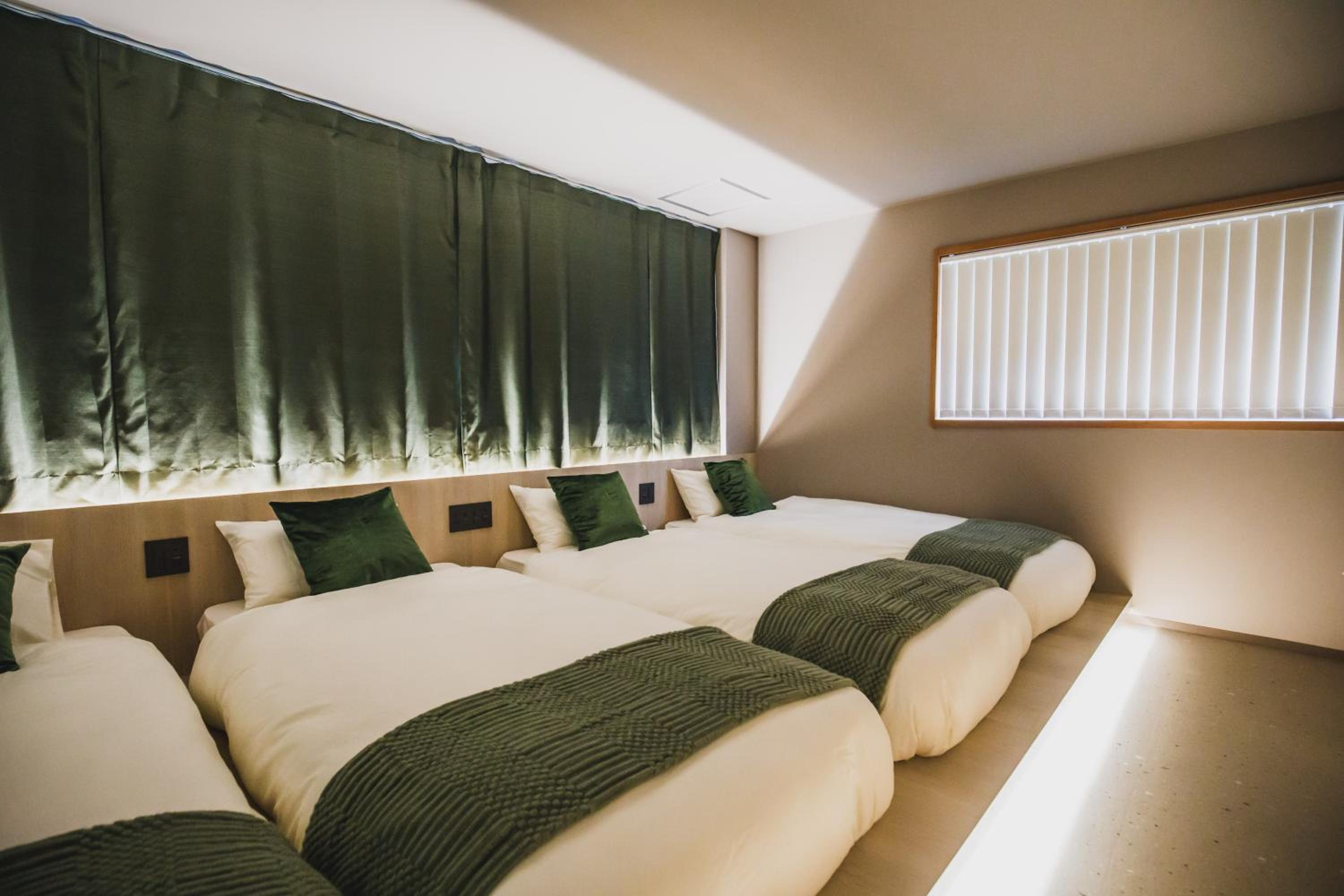 R Residence 天下茶屋 IV