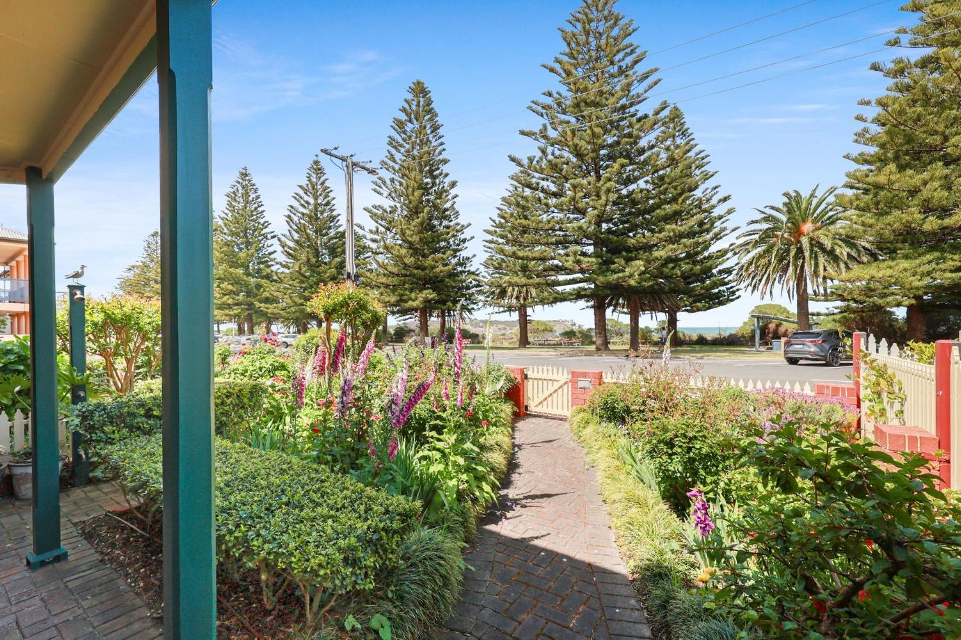 Esplanade Beachfront at Victor- 2-12A Esplanade,