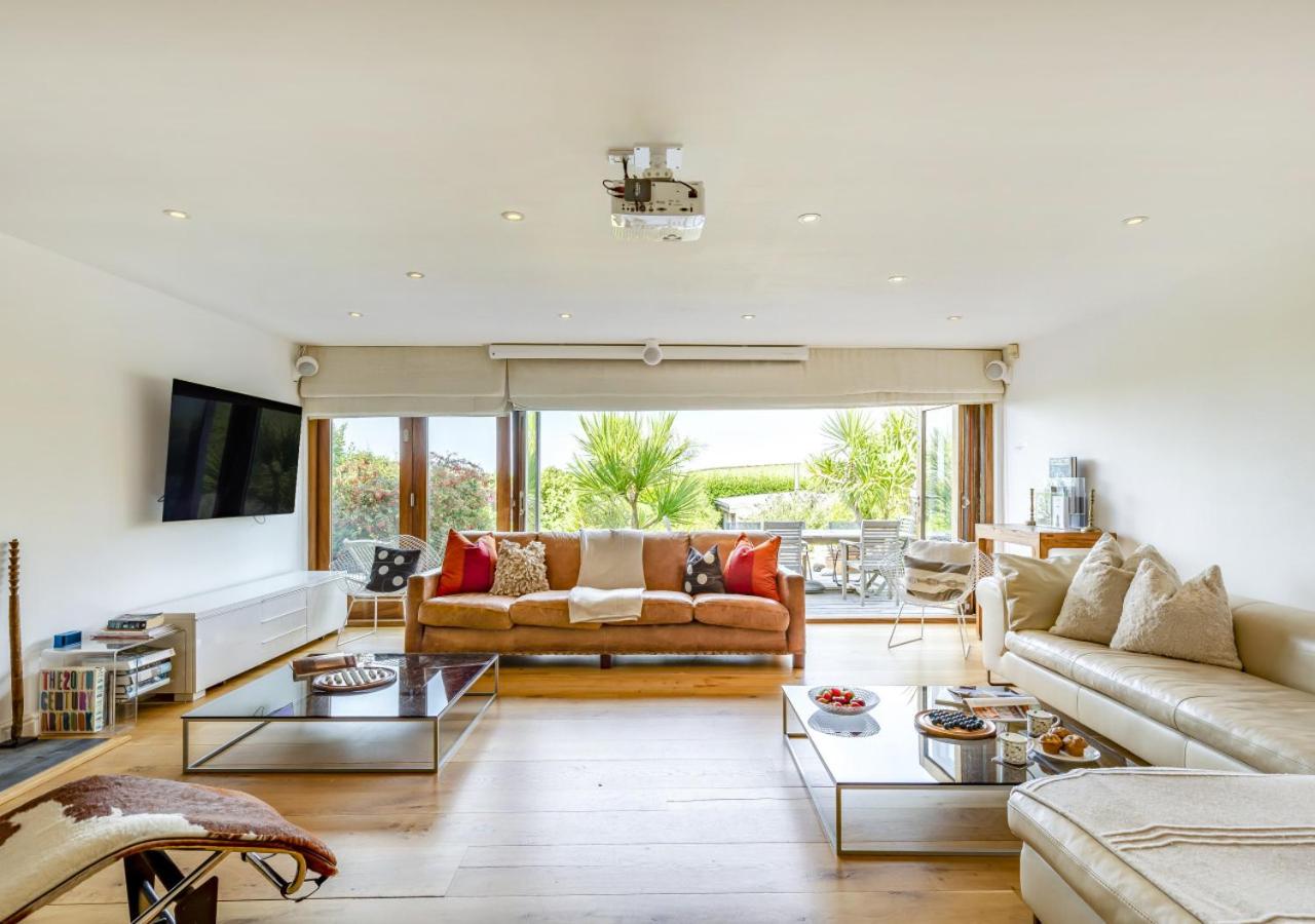 4 Bed in Mawgan Porth oc-h29763 view 4