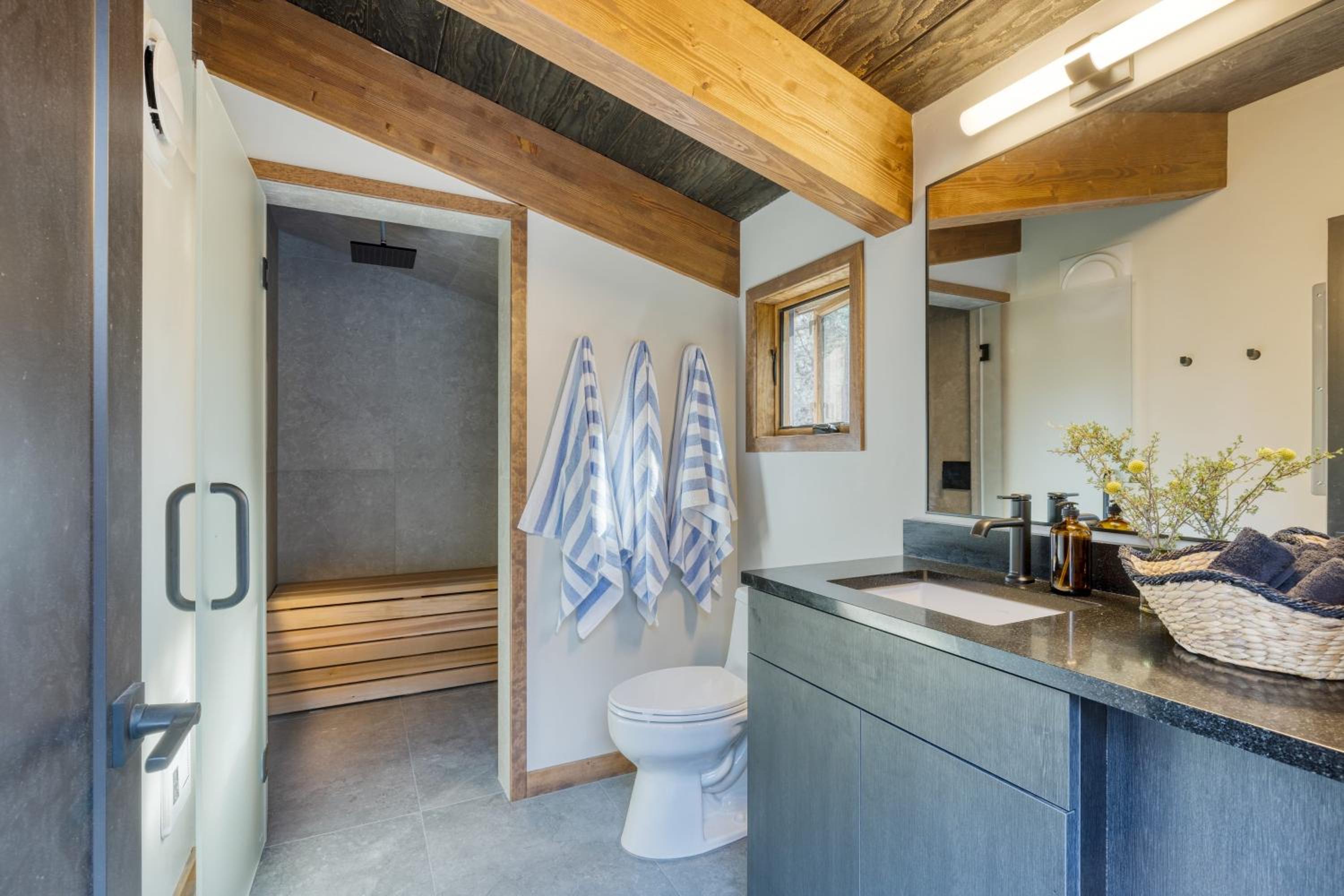 Newly Built • Sauna • Hot Tub • Cold Punge Lazy River Glamp-House by AvantStay