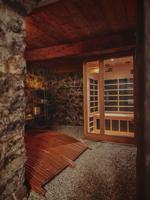 Hidden Retreats 1466 Edition