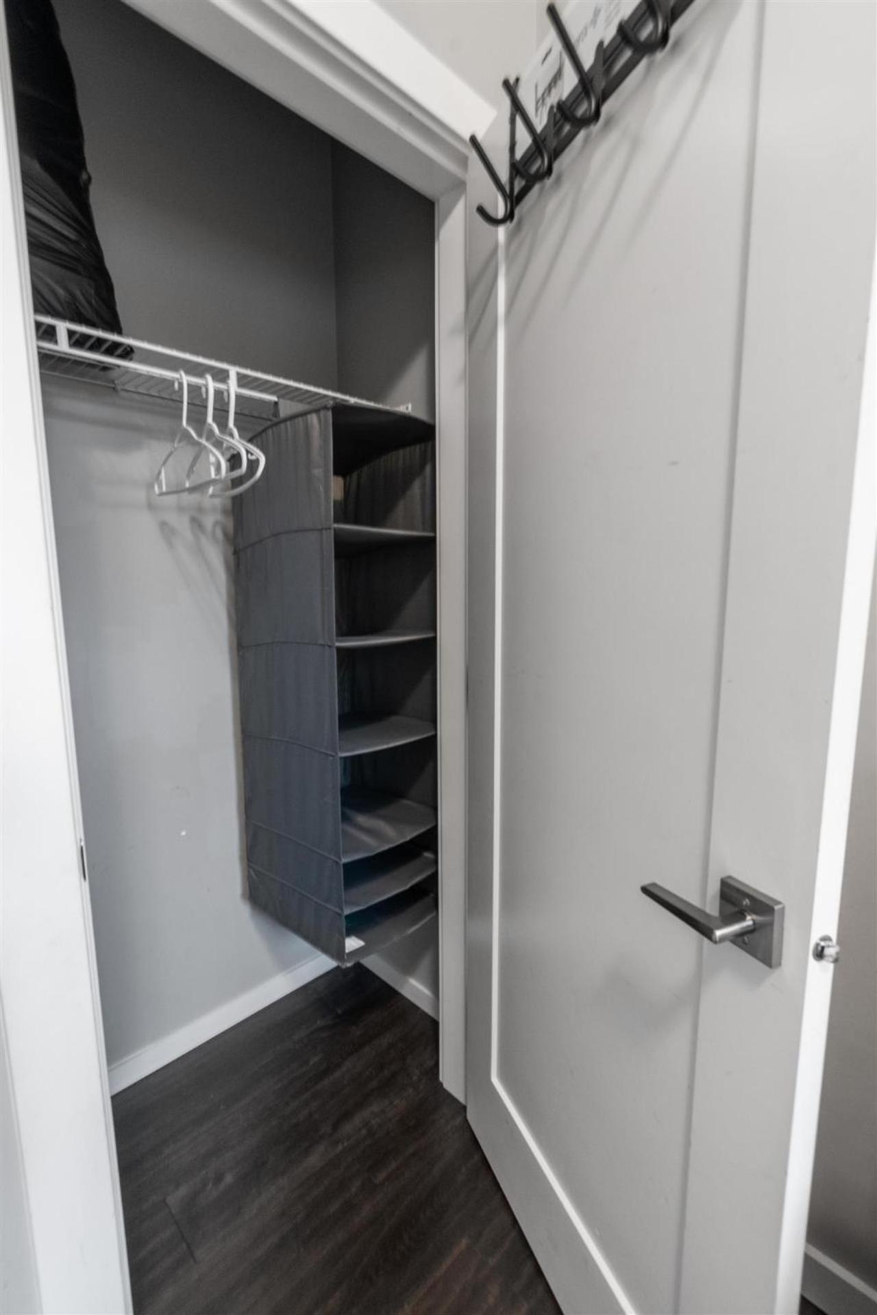 Peaceful 2 Bedroom Suite that sleeps 4 with Free Wifi ,Free parking,easily accessible to Downtown Vancouver