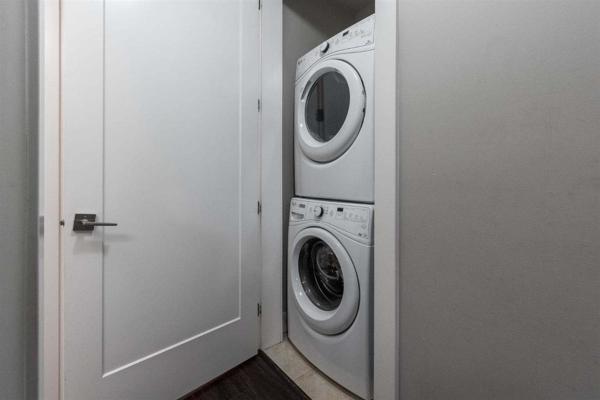 Peaceful 2 Bedroom Suite that sleeps 4 with Free Wifi ,Free parking,easily accessible to Downtown Vancouver