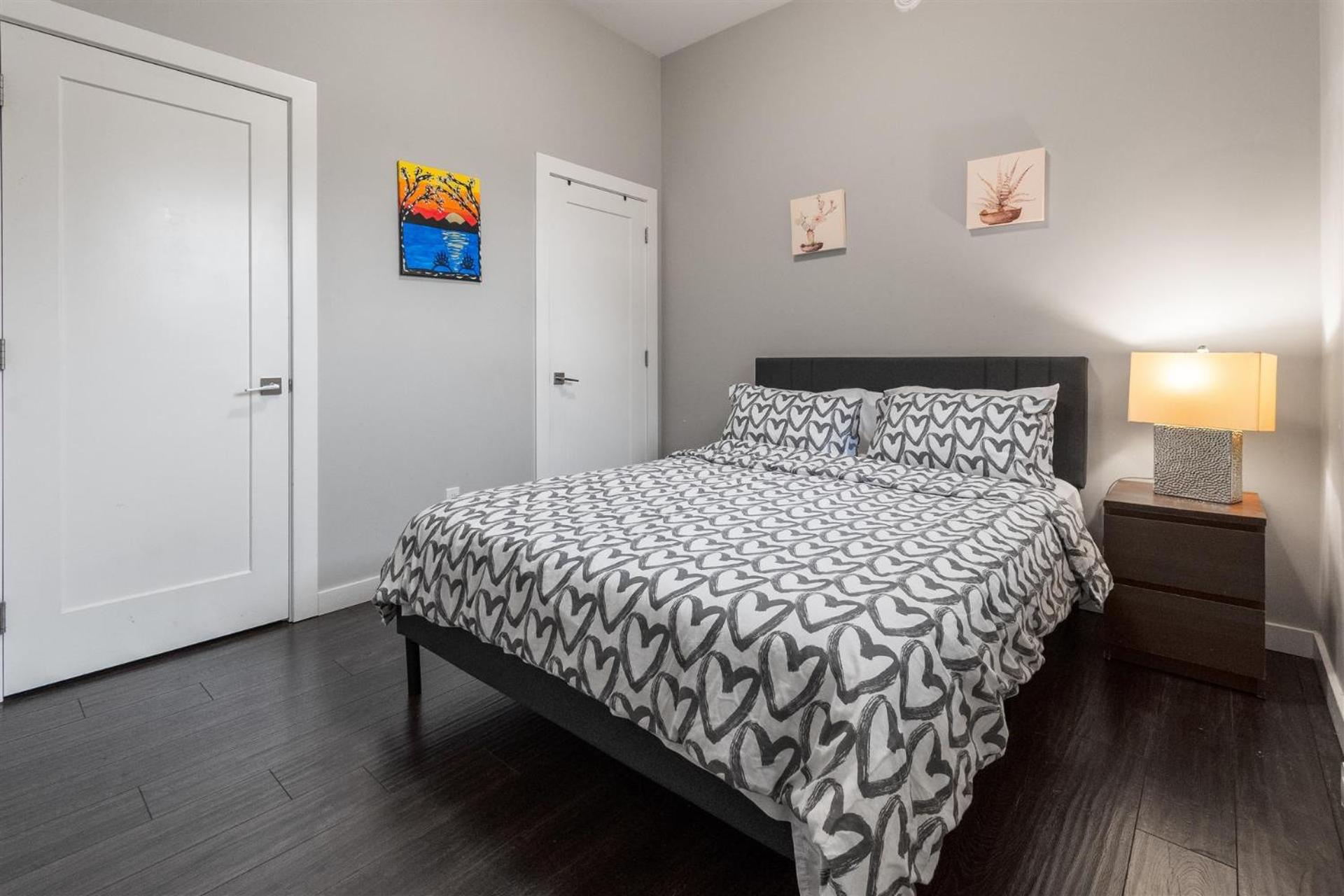 Peaceful 2 Bedroom Suite that sleeps 4 with Free Wifi ,Free parking,easily accessible to Downtown Vancouver