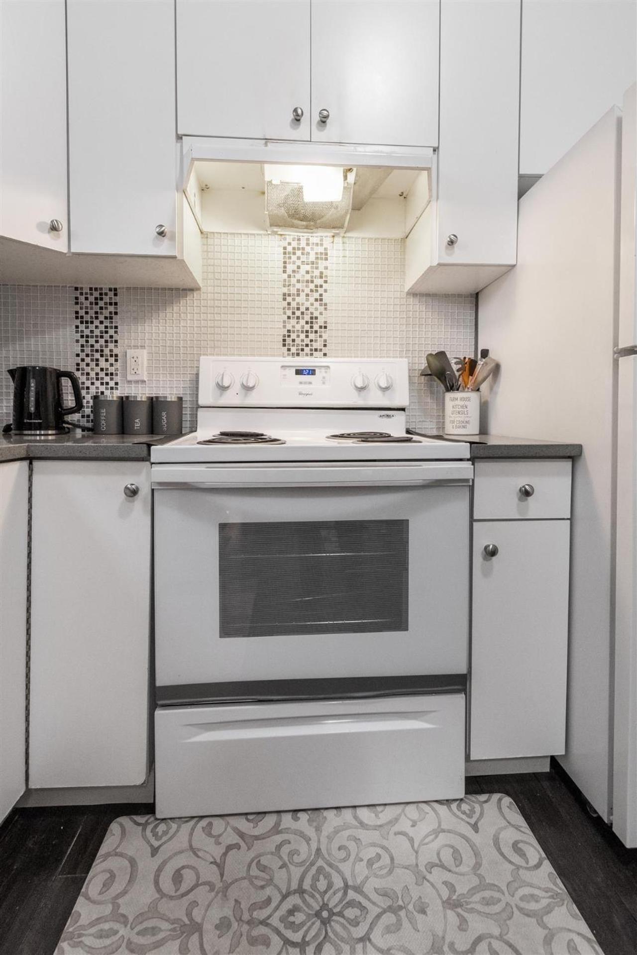 Peaceful 2 Bedroom Suite that sleeps 4 with Free Wifi ,Free parking,easily accessible to Downtown Vancouver