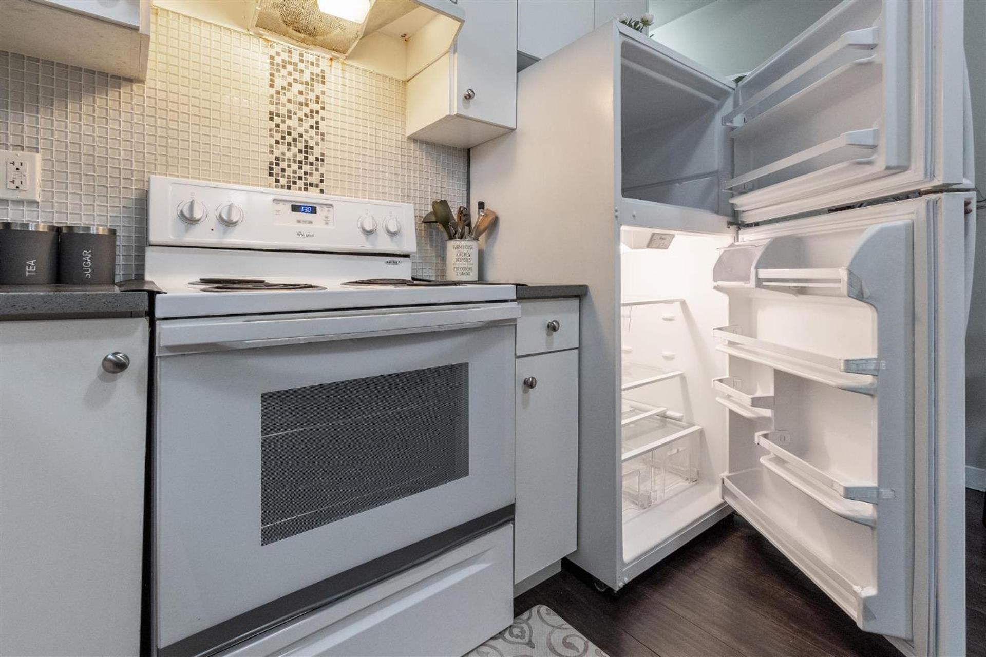 Peaceful 2 Bedroom Suite that sleeps 4 with Free Wifi ,Free parking,easily accessible to Downtown Vancouver