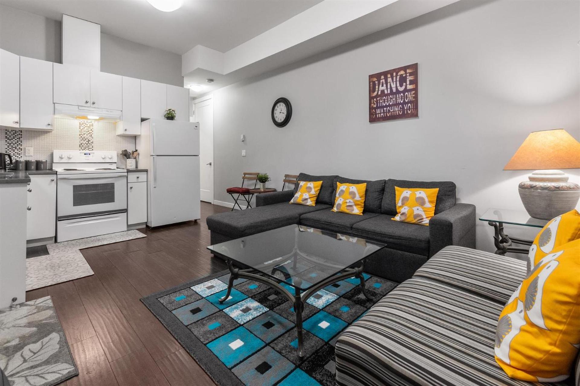 Peaceful 2 Bedroom Suite that sleeps 4 with Free Wifi ,Free parking,easily accessible to Downtown Vancouver
