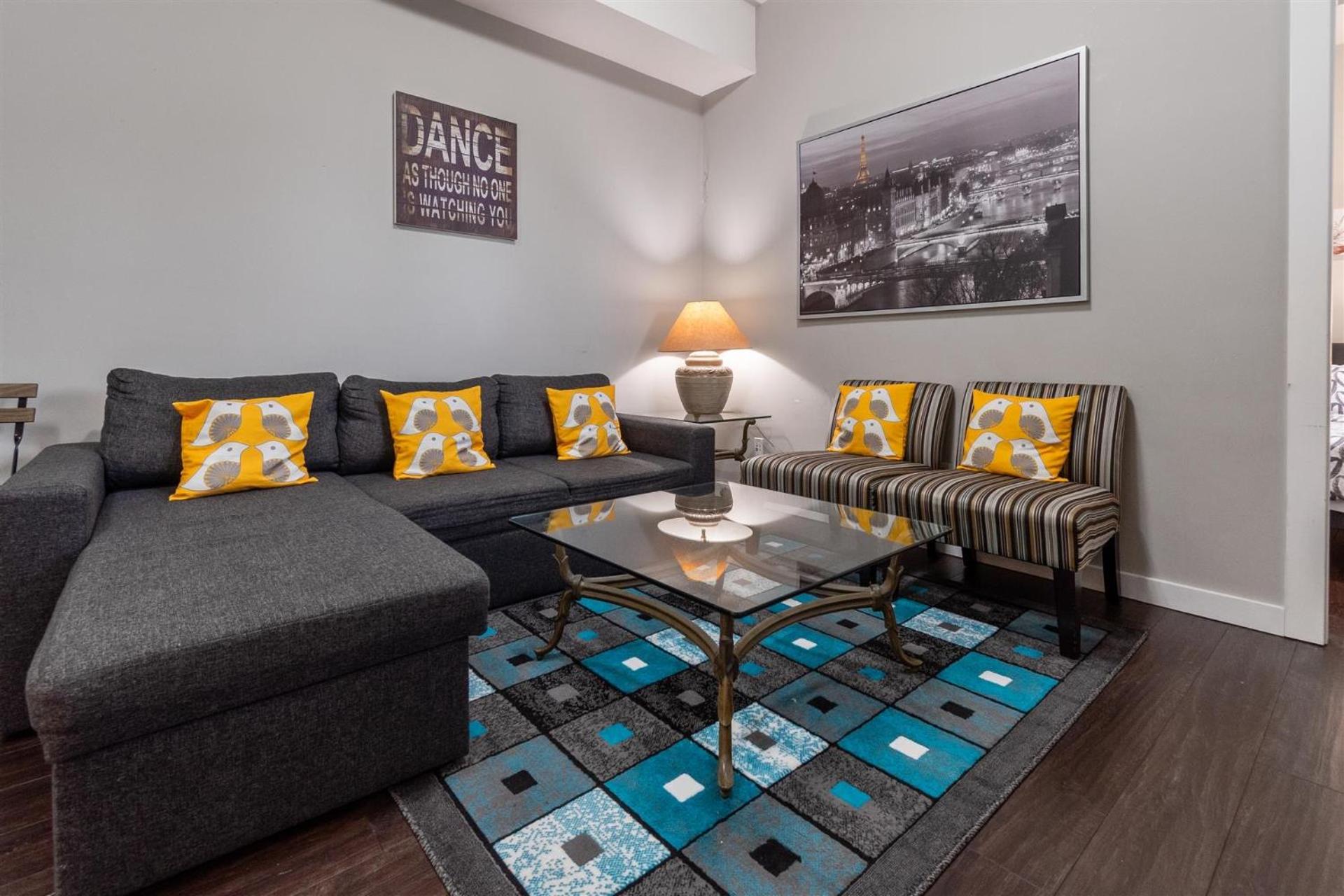 Peaceful 2 Bedroom Suite that sleeps 4 with Free Wifi ,Free parking,easily accessible to Downtown Vancouver