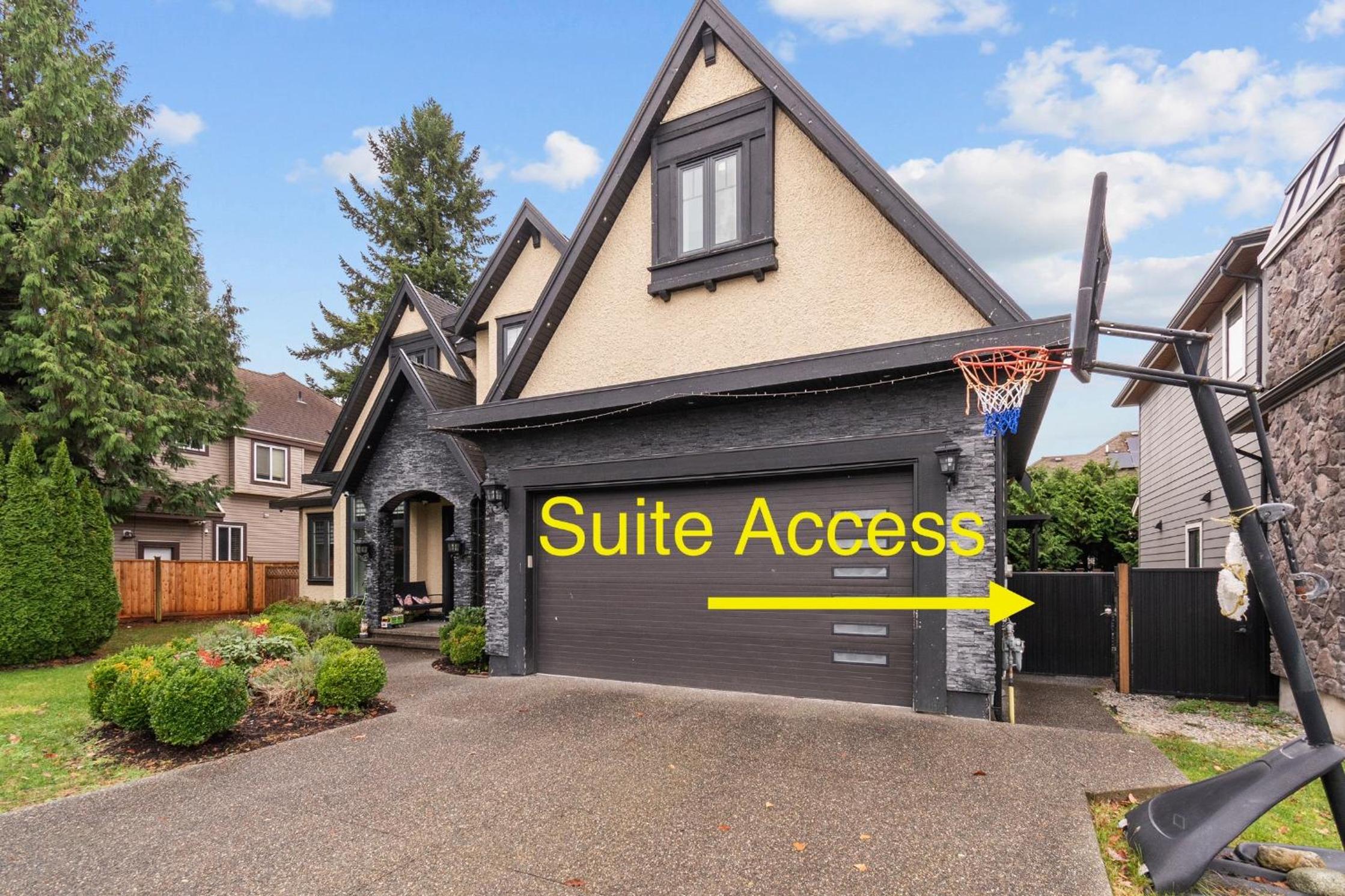 Peaceful 2 Bedroom Suite that sleeps 4 with Free Wifi ,Free parking,easily accessible to Downtown Vancouver