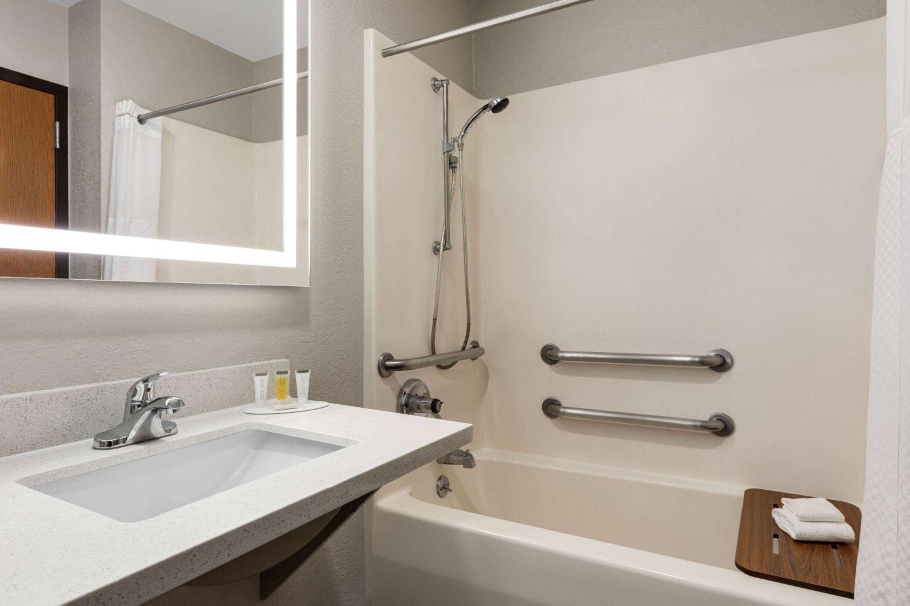 Days Inn by Wyndham Hillsboro