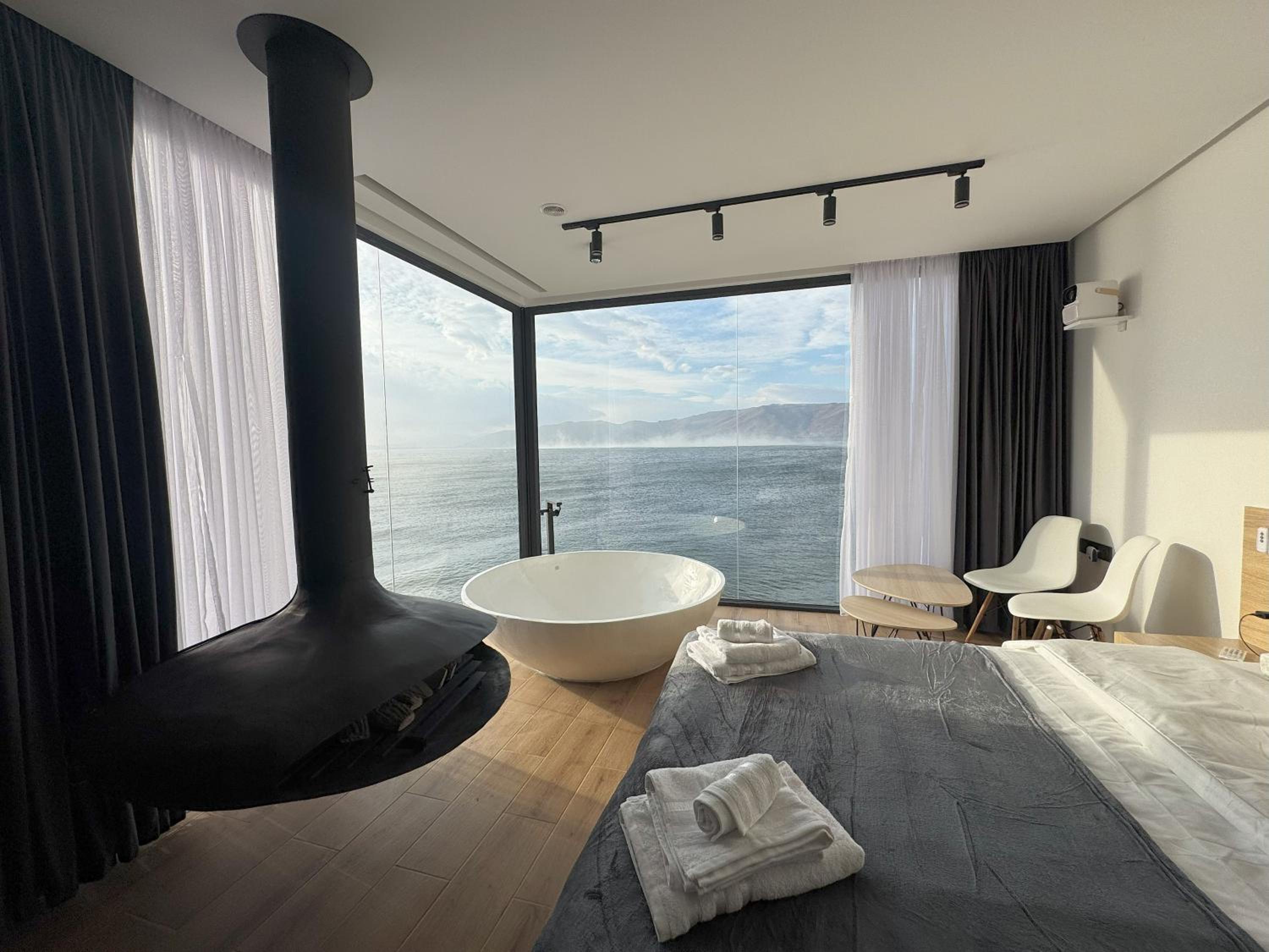 Selmidis Diamond - Luxury View Cottage & Sauna
