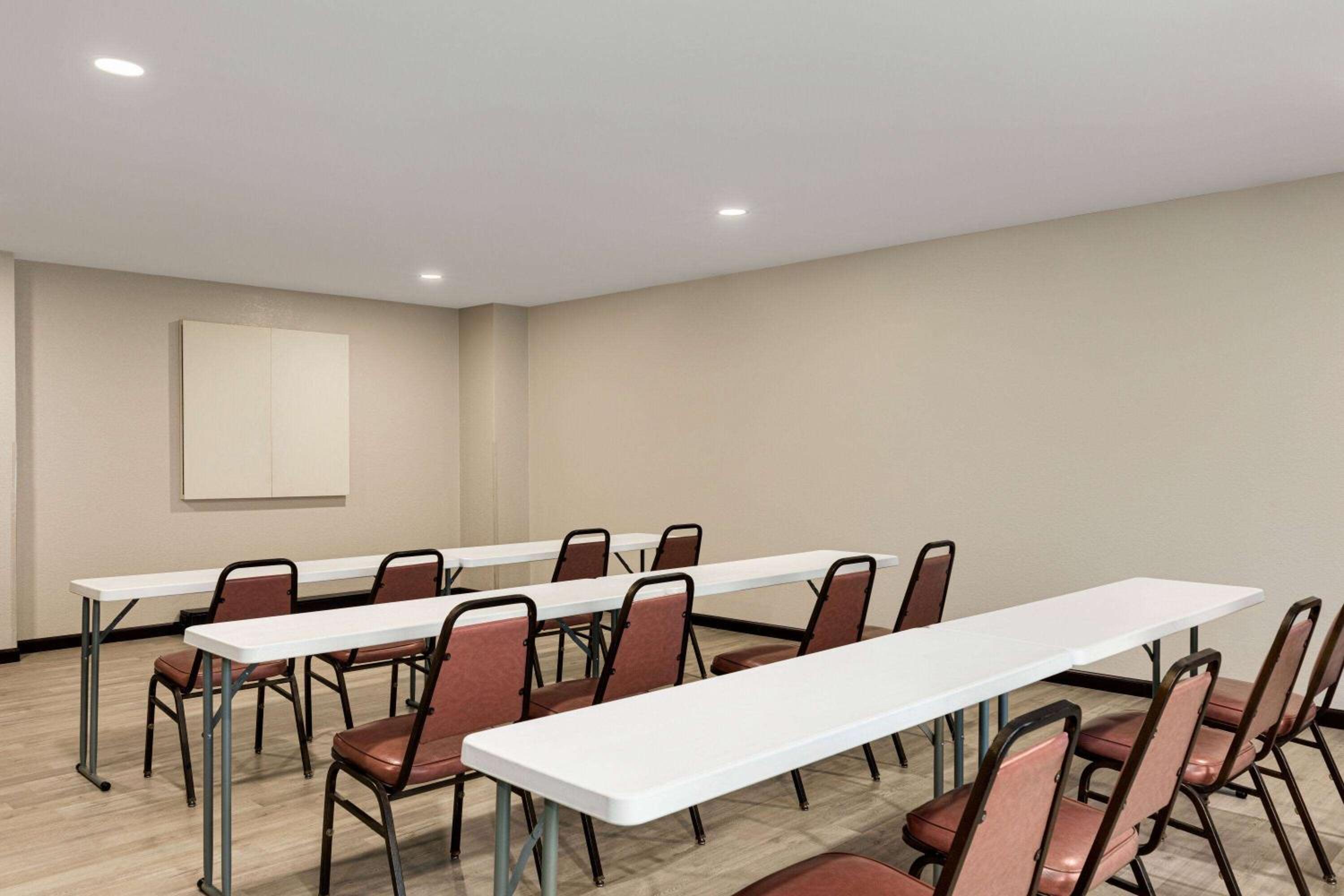 Days Inn by Wyndham Hillsboro