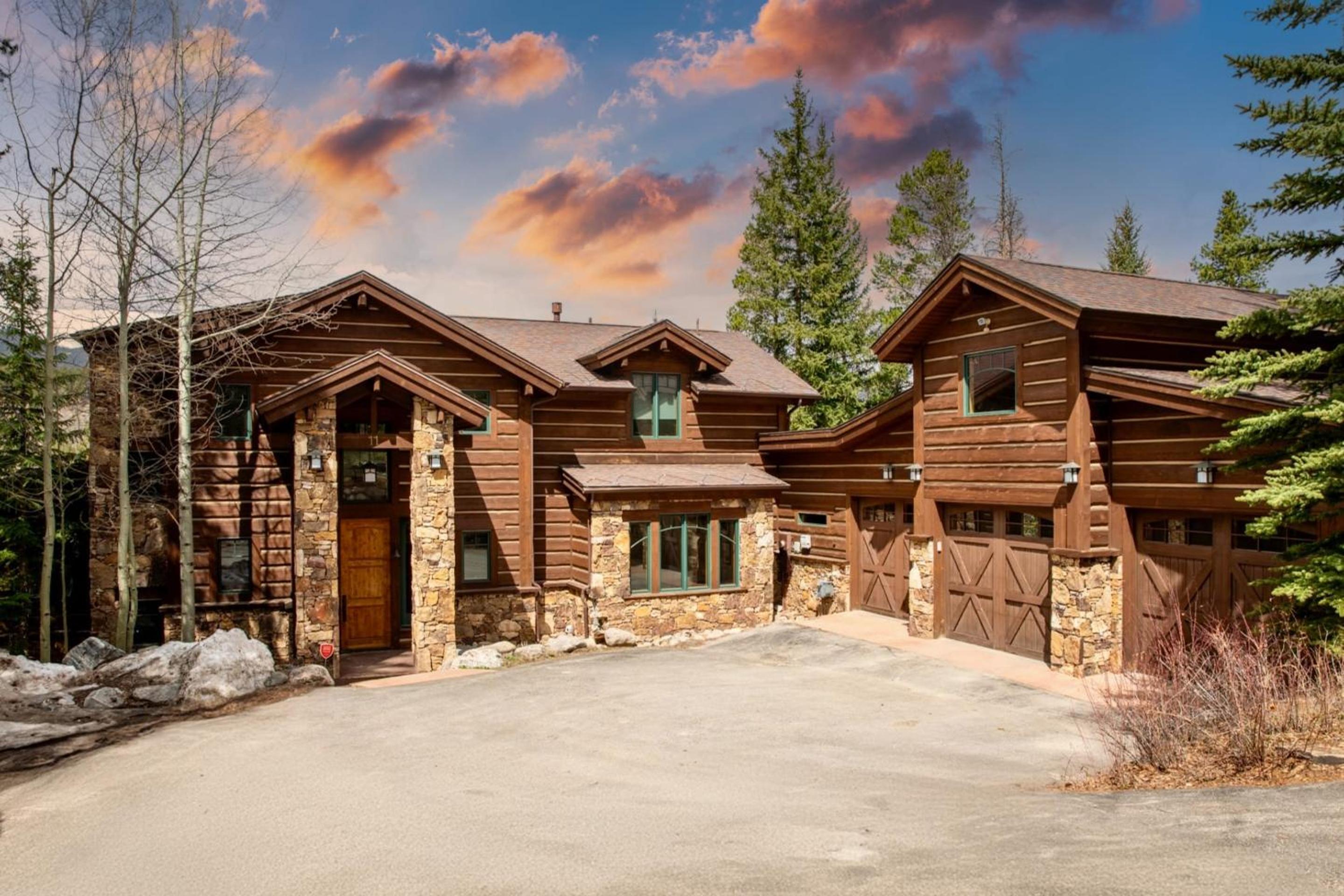 Zendo by AvantStay Serene Mountain Abode w Hot Tub Views