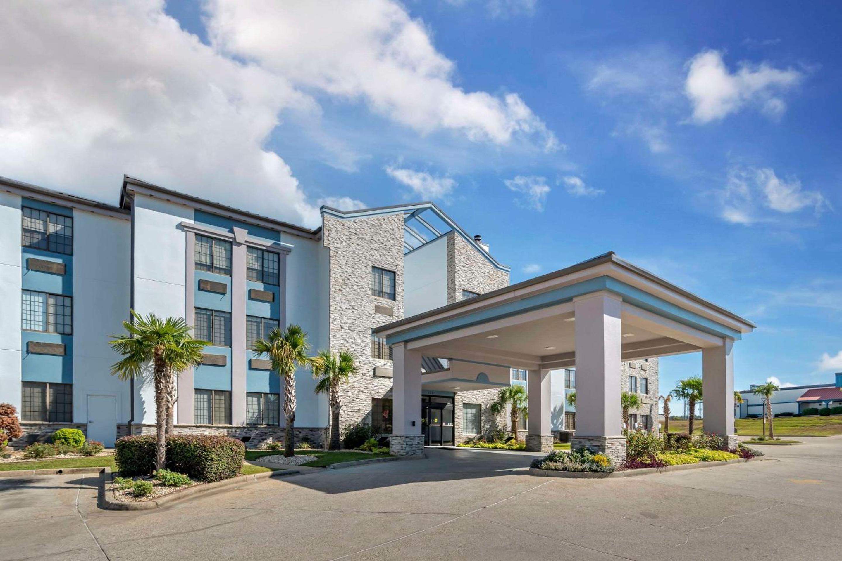 Hattiesburg Vacations - Comfort Suites Hattiesburg - Property Image 46